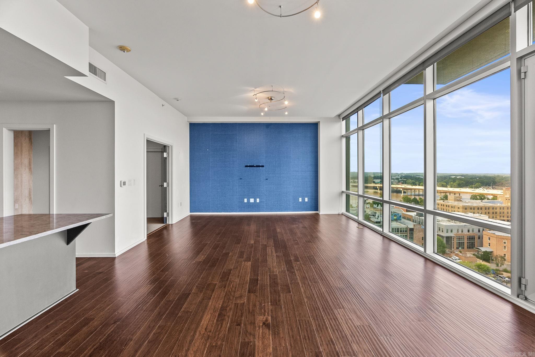 300 THIRD HPR - Residential