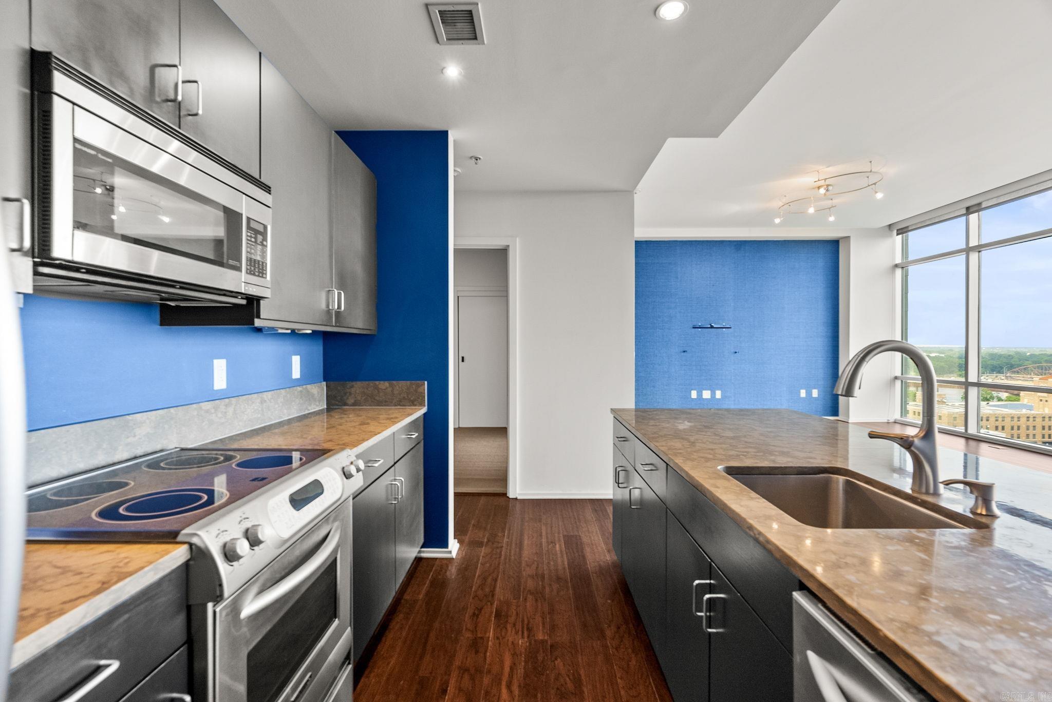 300 THIRD HPR - Residential