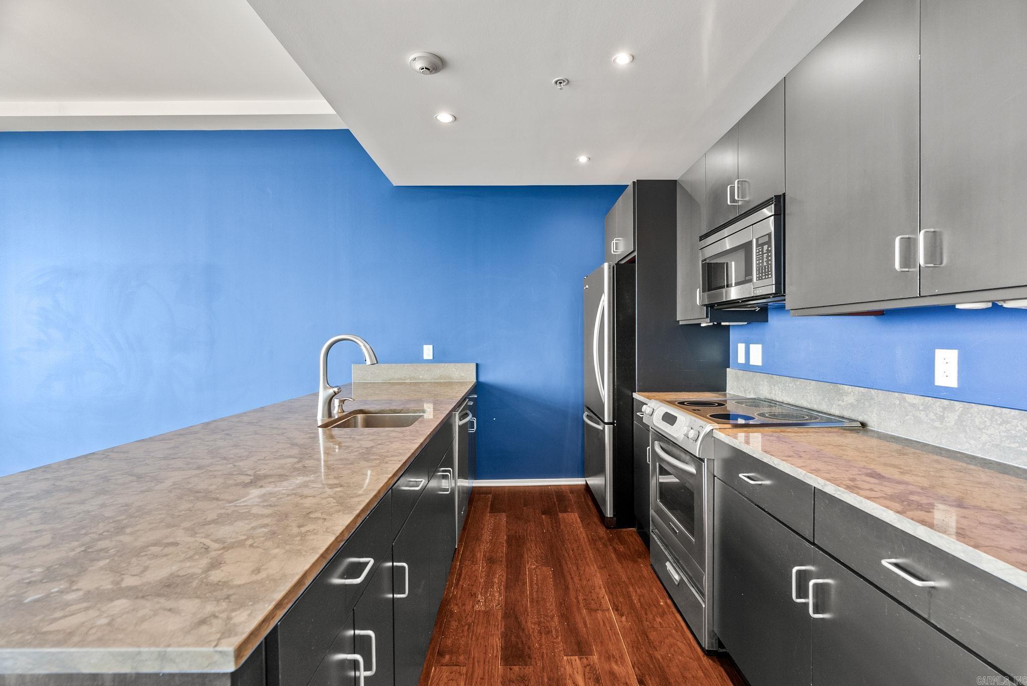 300 THIRD HPR - Residential