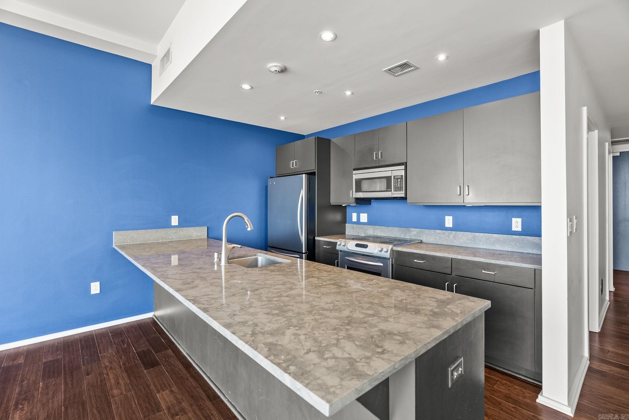 300 THIRD HPR - Residential