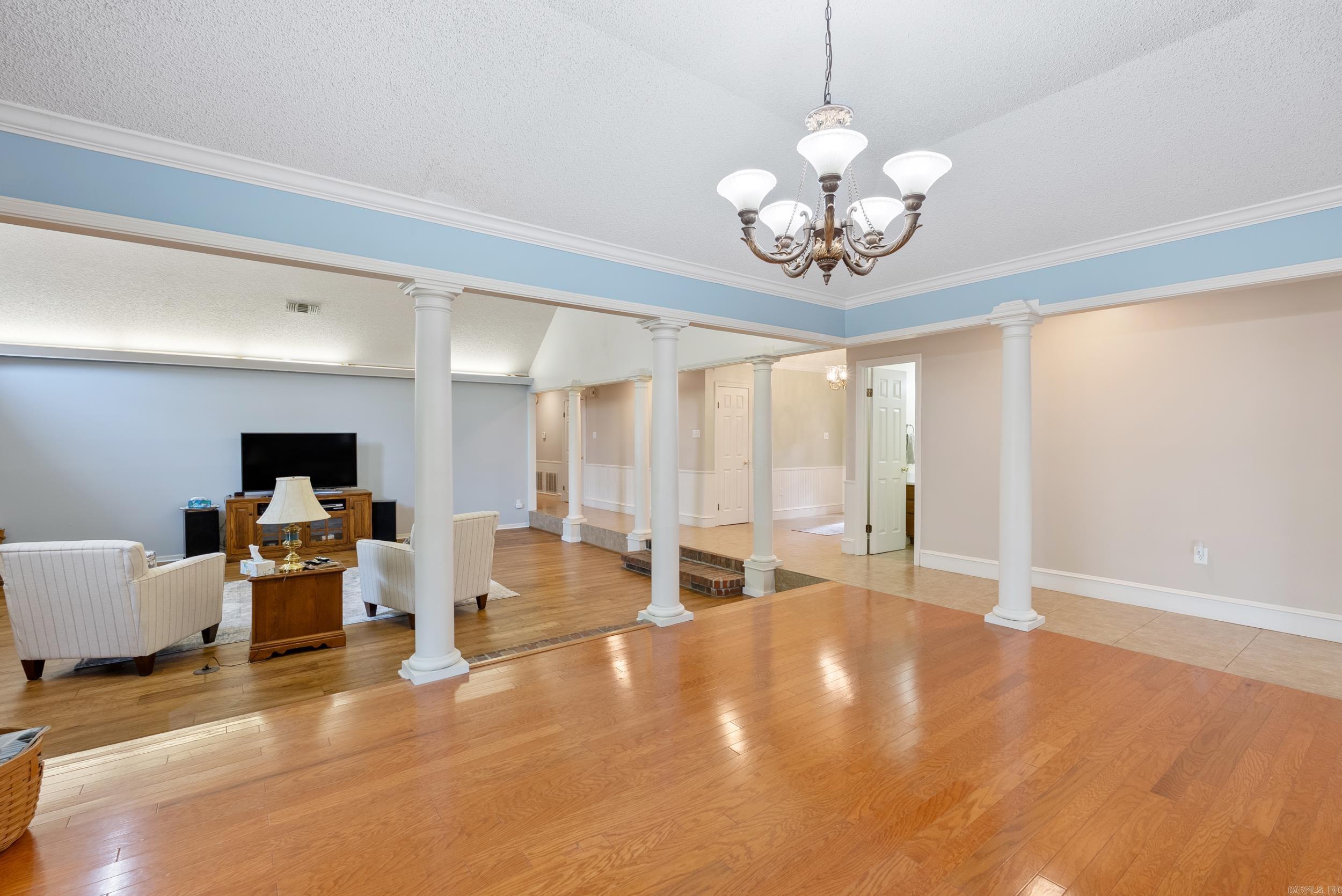 SHADY VALLEY - Residential