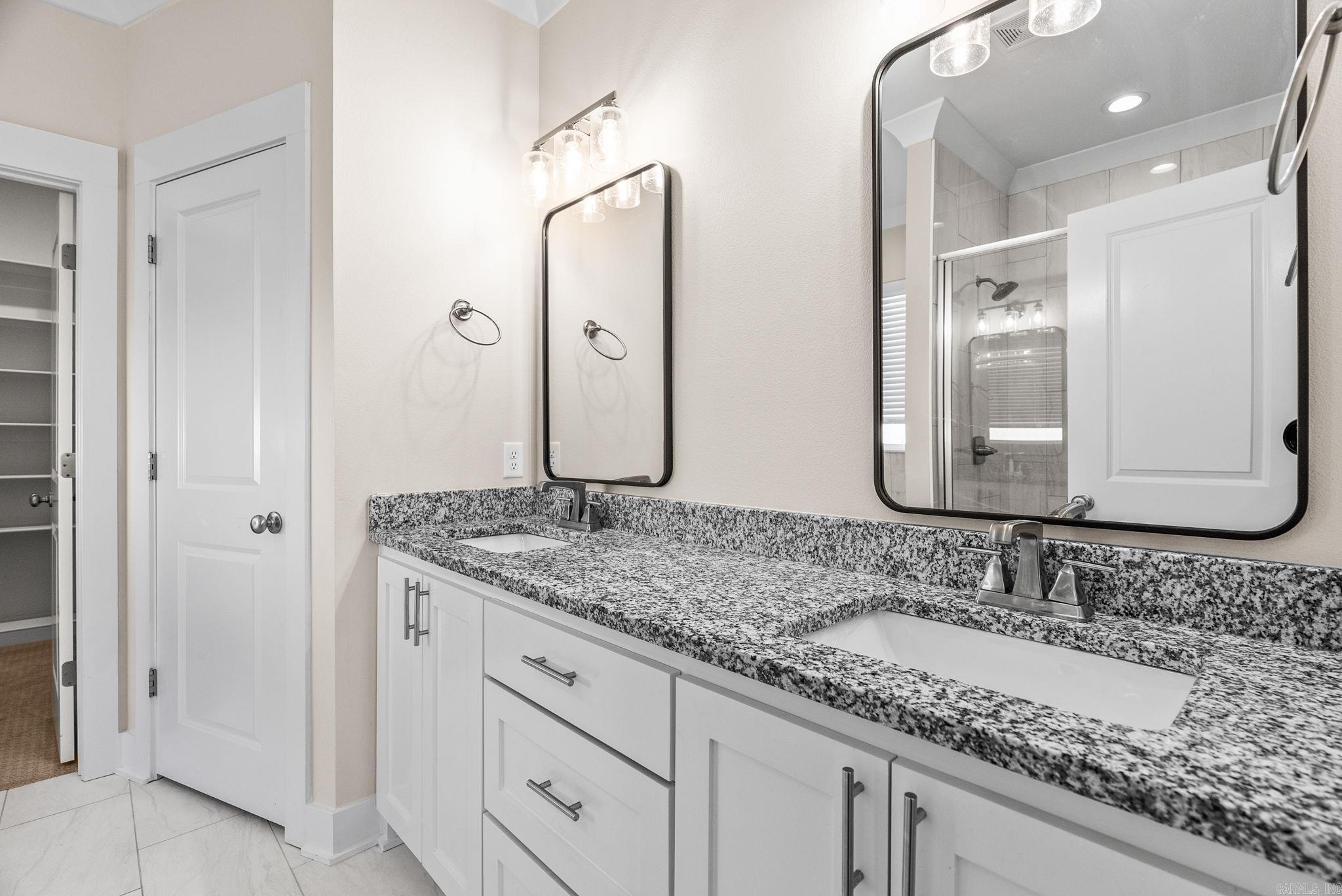 IVY PLACE - Residential