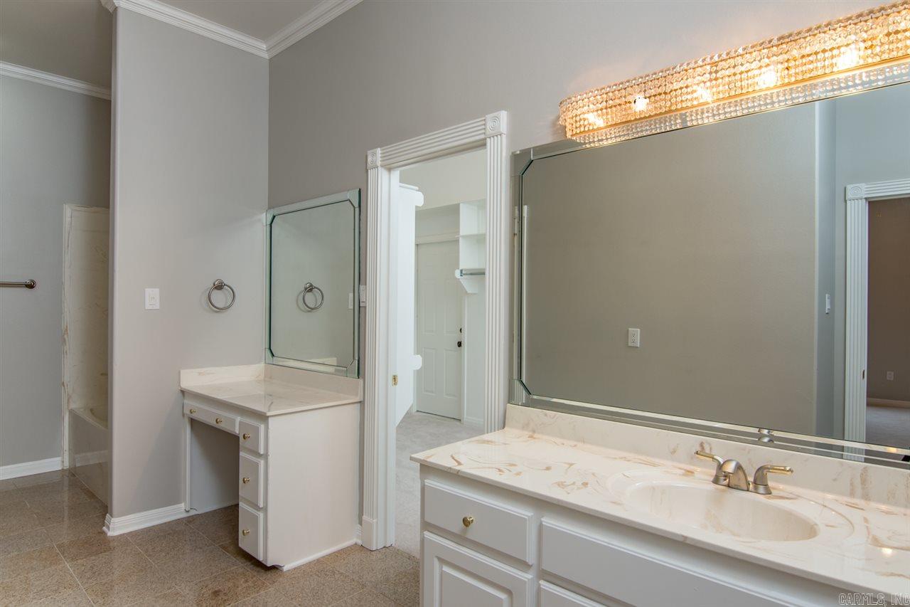 CHENAL DOWNS - Residential