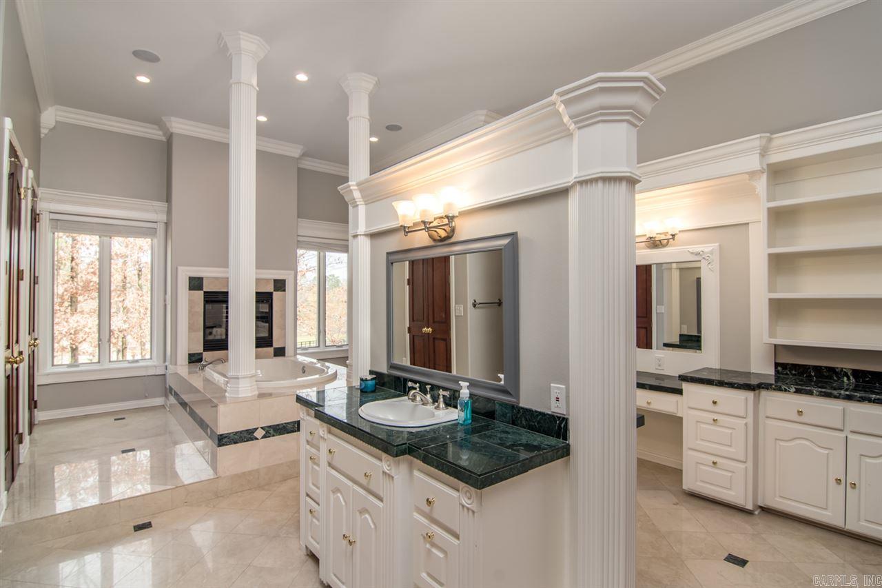 CHENAL DOWNS - Residential