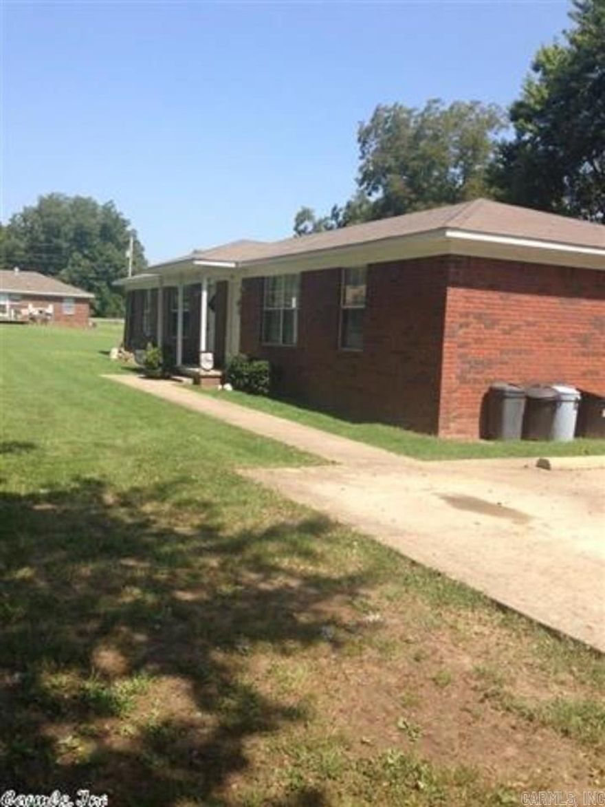 Cute 2 bed 1 bath duplex. Owner maintains exterior landscape. Call today for a show!