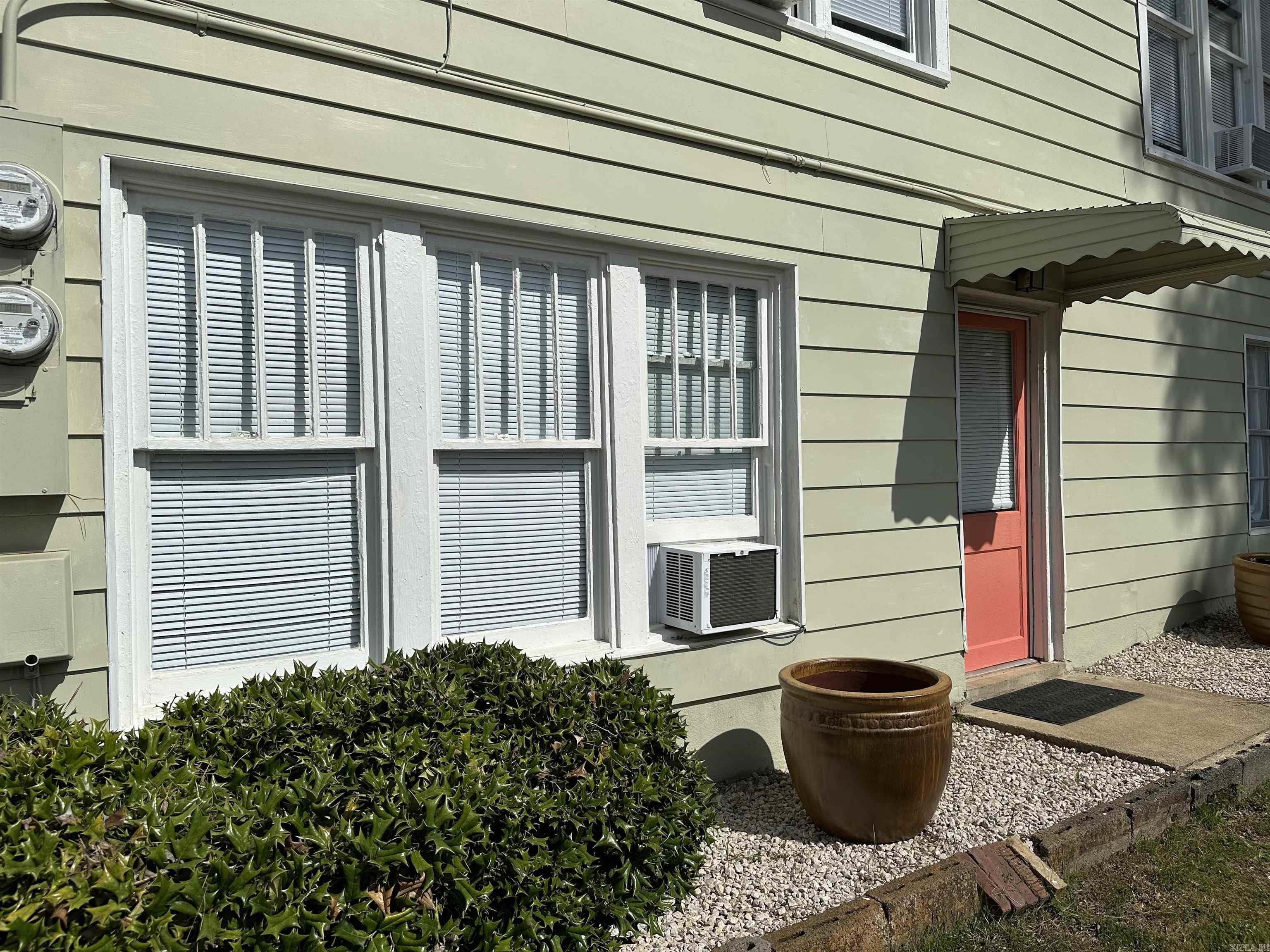 HSR BLK - Residential Income
