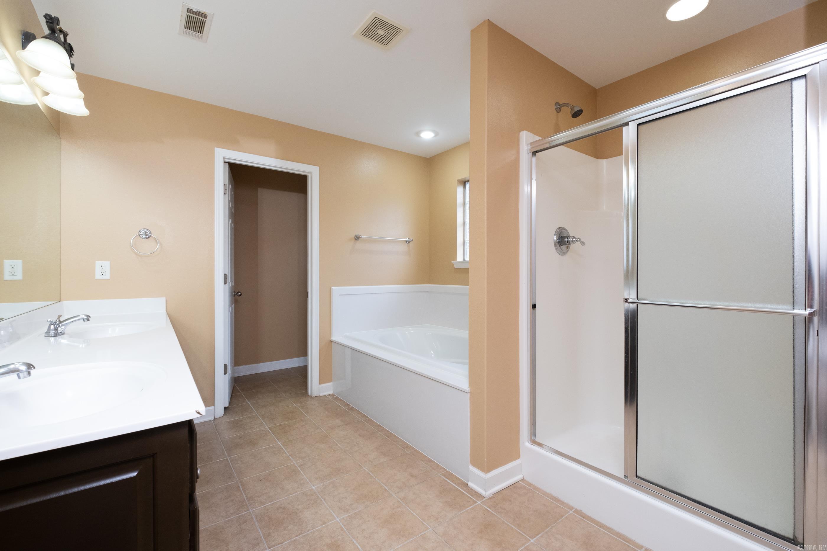 KENWOOD ESTATES - Residential