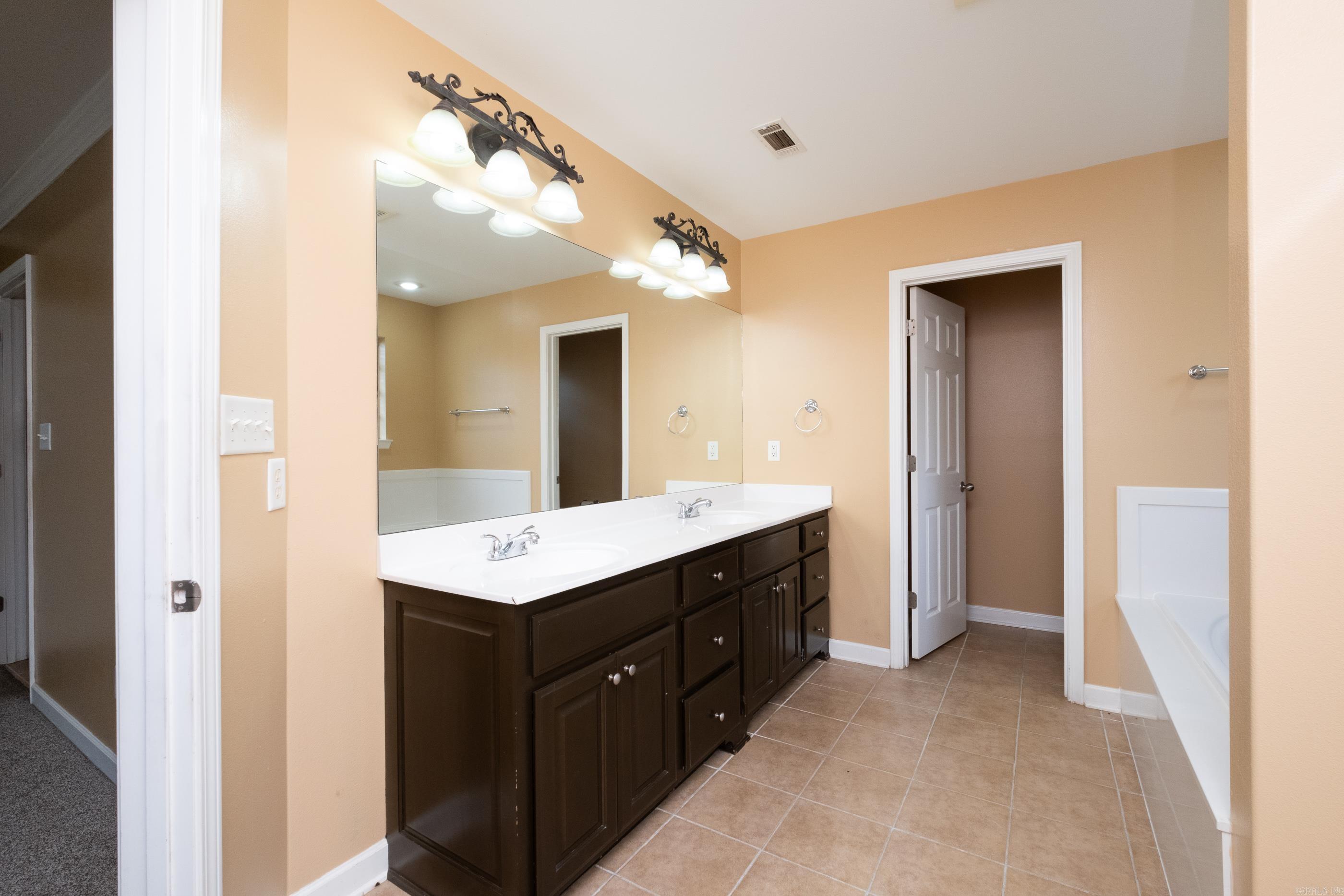 KENWOOD ESTATES - Residential