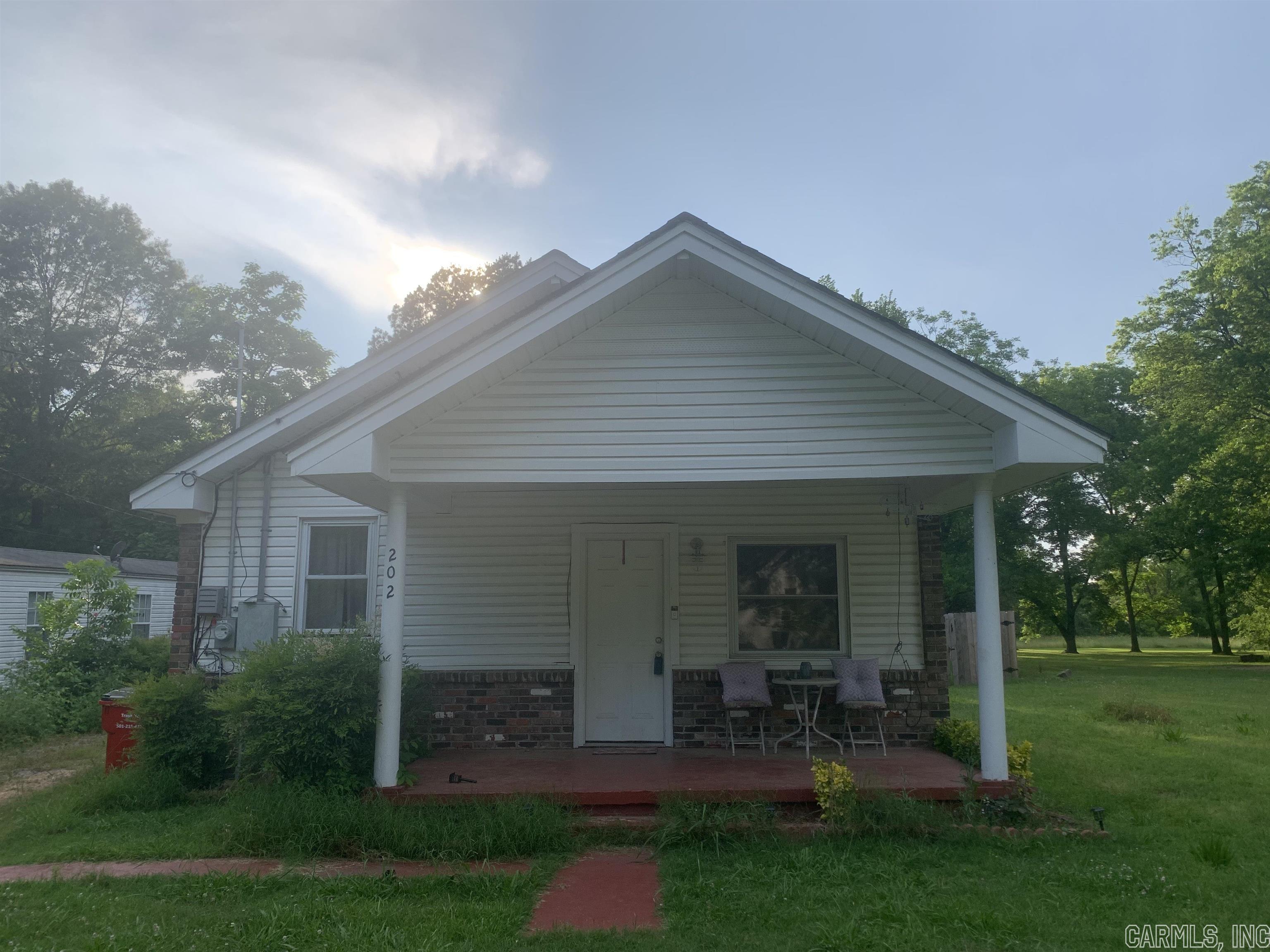 Great starter home located in the City of Morrilton. This home was remodeled in 2020 and has spacious rooms and very nice fenced in back yard. Very close to all the amenities Morrilton has to offer. Brown shed in back does not convey.