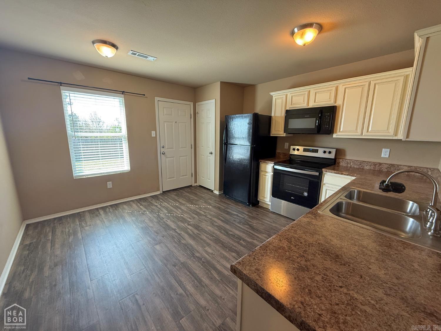 BROOKLAND HILLS - Residential