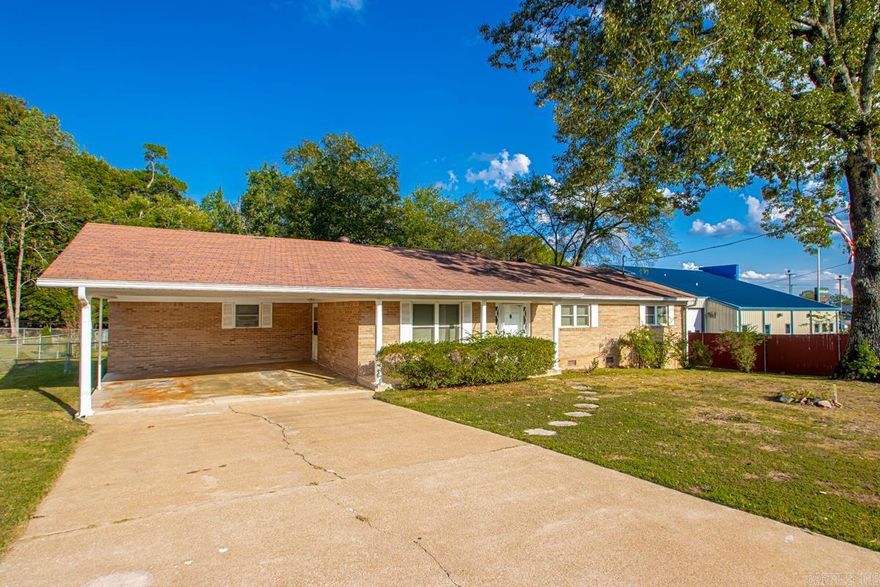 Very clean and well maintained home. 3 bedroom and 2 bath, cozy little home in heart of Hot Springs.  Large back yard and huge patio. Carpet and vinyl flooring.  Cute Older home with lots of charm! .  come take a look today!