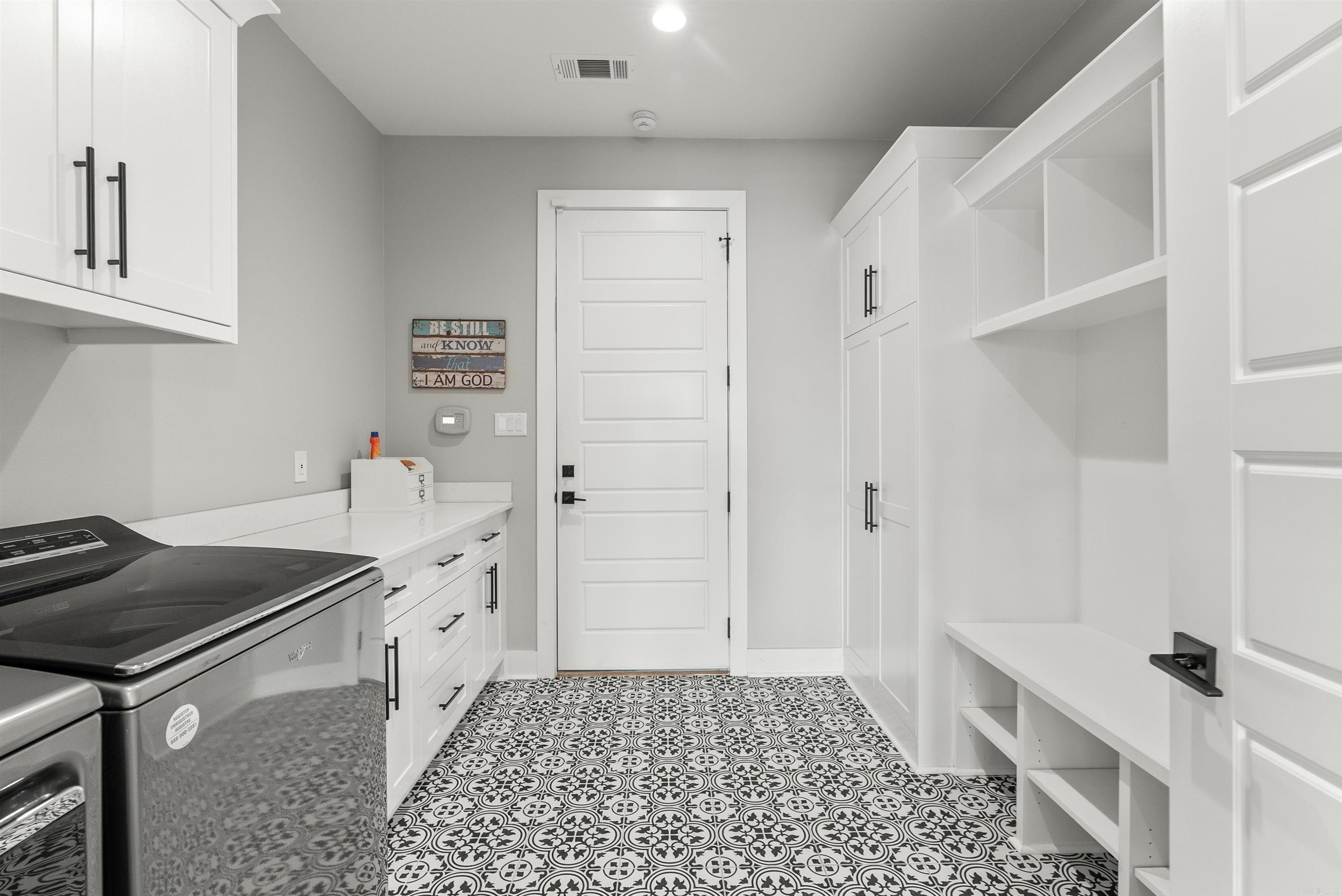 THE POINTE HURRICANE ESTATES - Residential