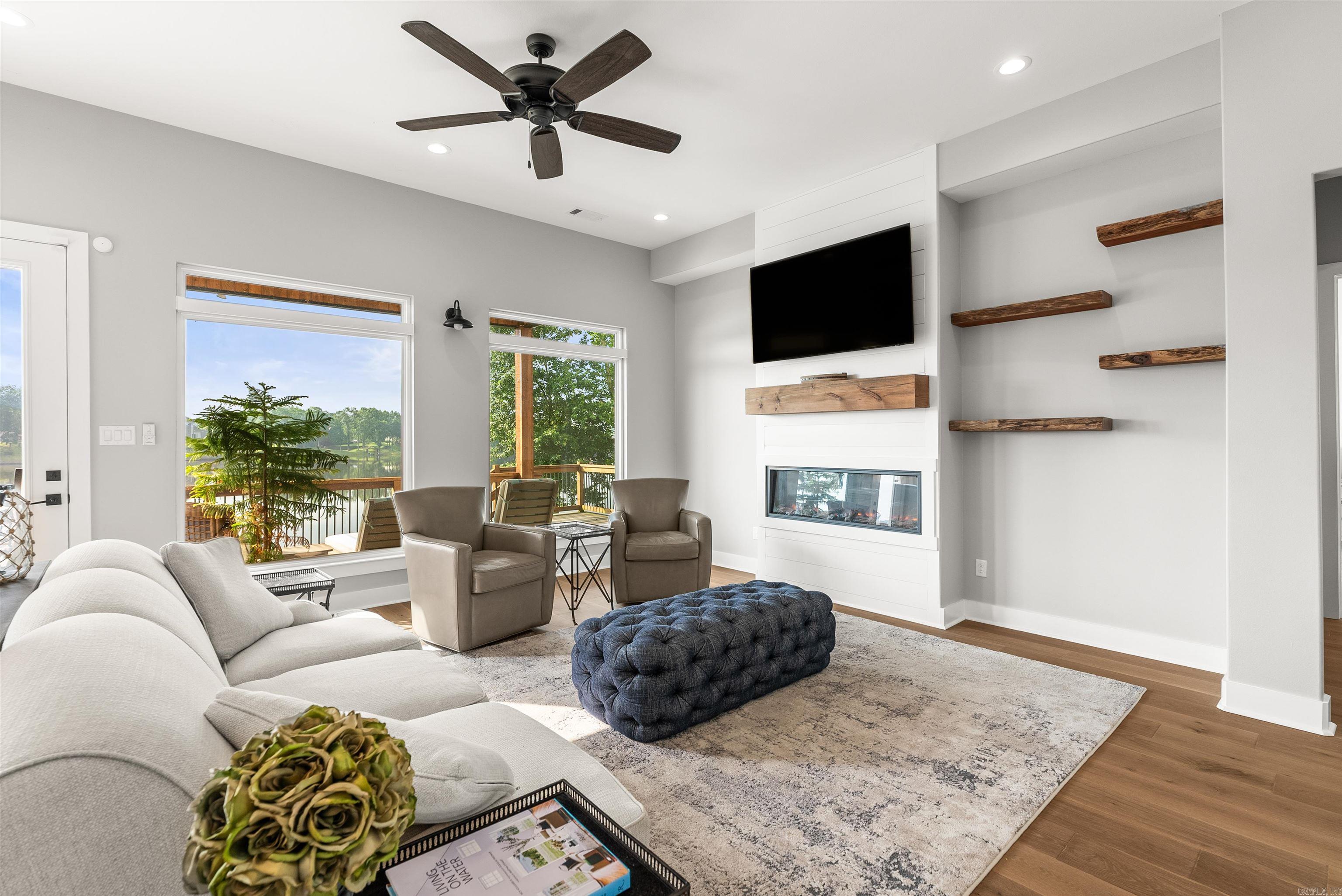 THE POINTE HURRICANE ESTATES - Residential