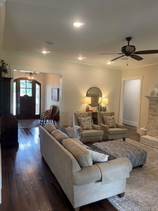 THE OAKS - Residential
