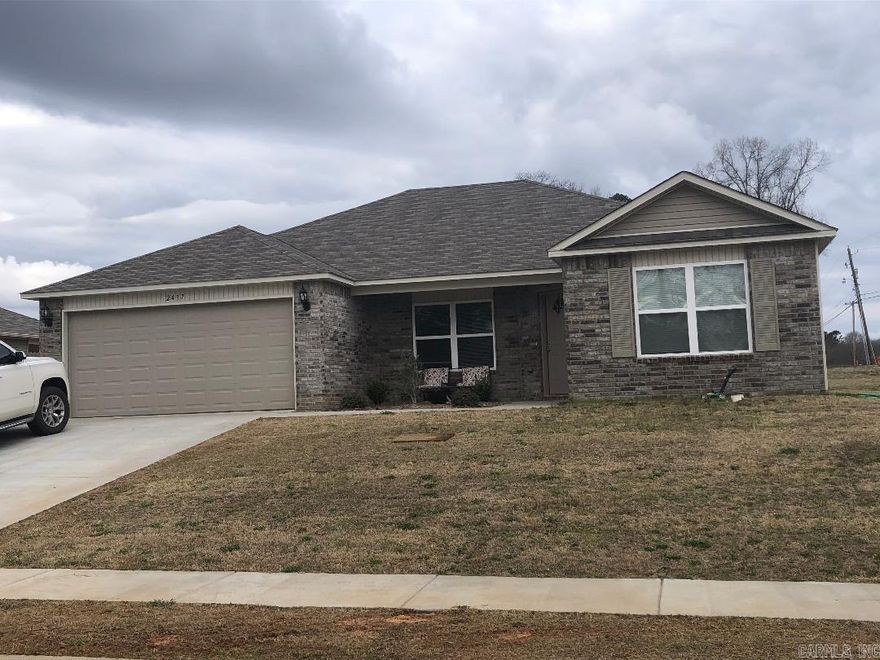 Split floor plan home with 4 bedrooms, 2 full baths.