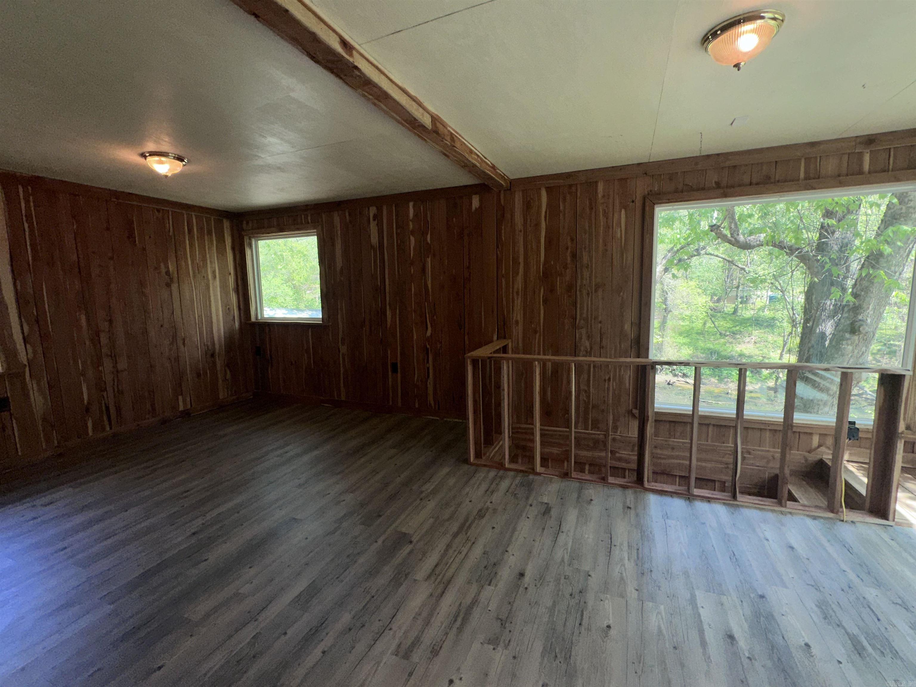 RAINBOW ISLAND - RIVER - Residential