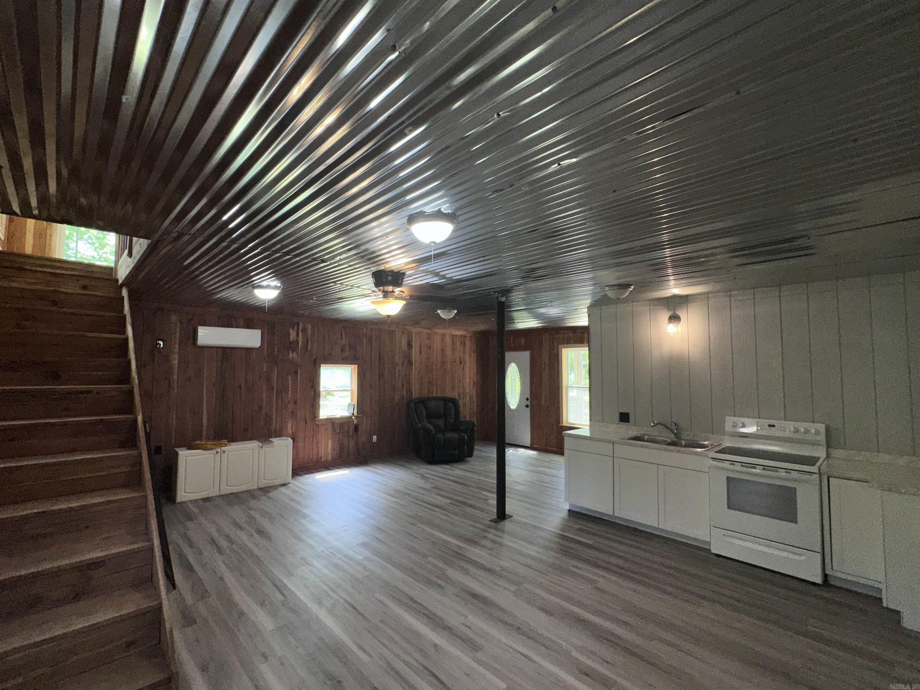 RAINBOW ISLAND - RIVER - Residential