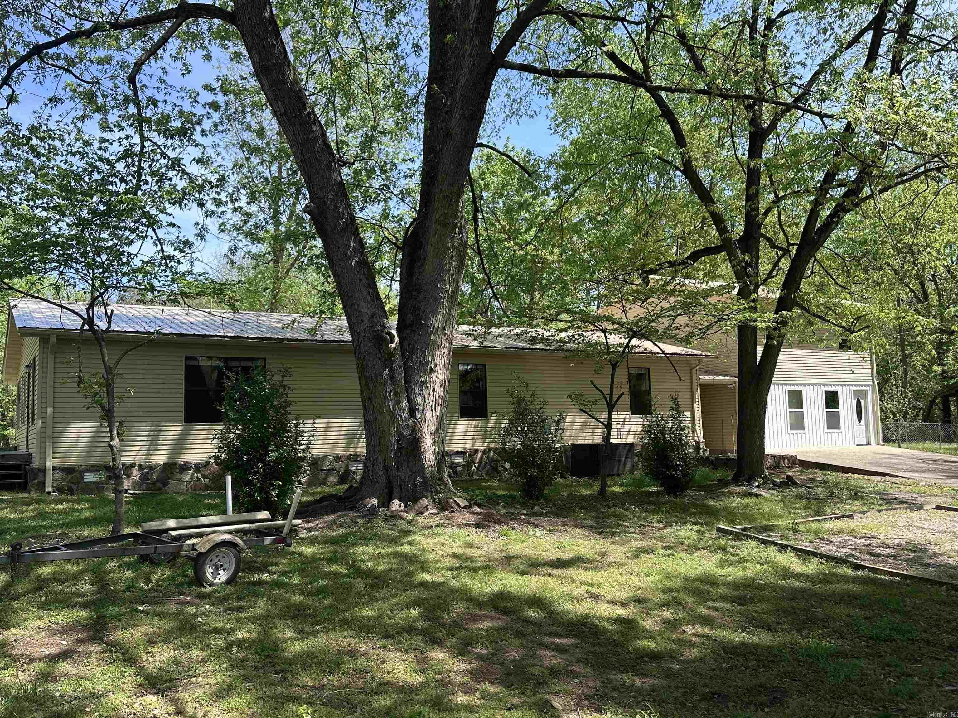 RAINBOW ISLAND - RIVER - Residential
