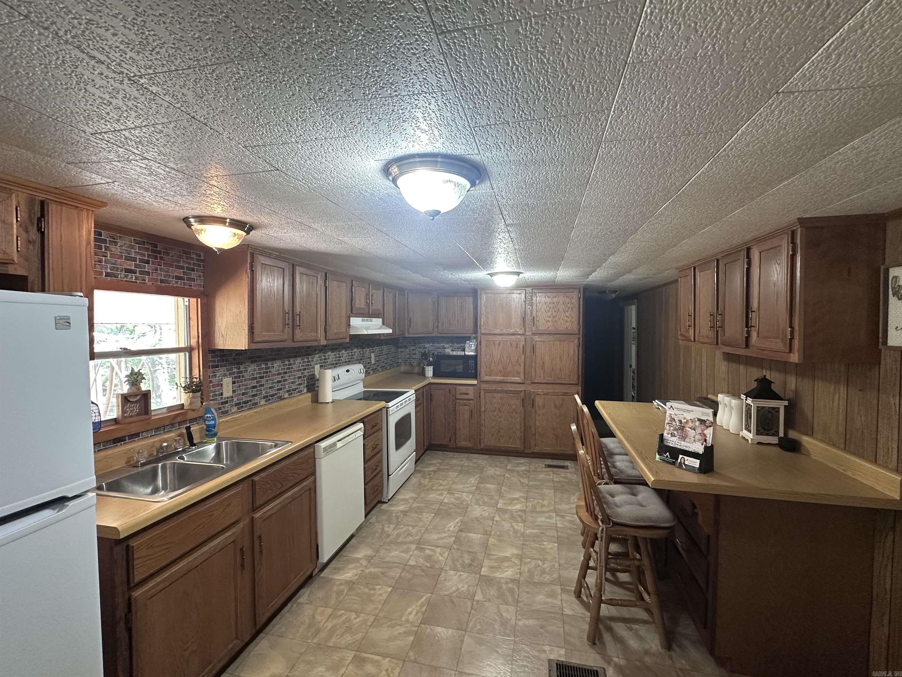 RAINBOW ISLAND - RIVER - Residential