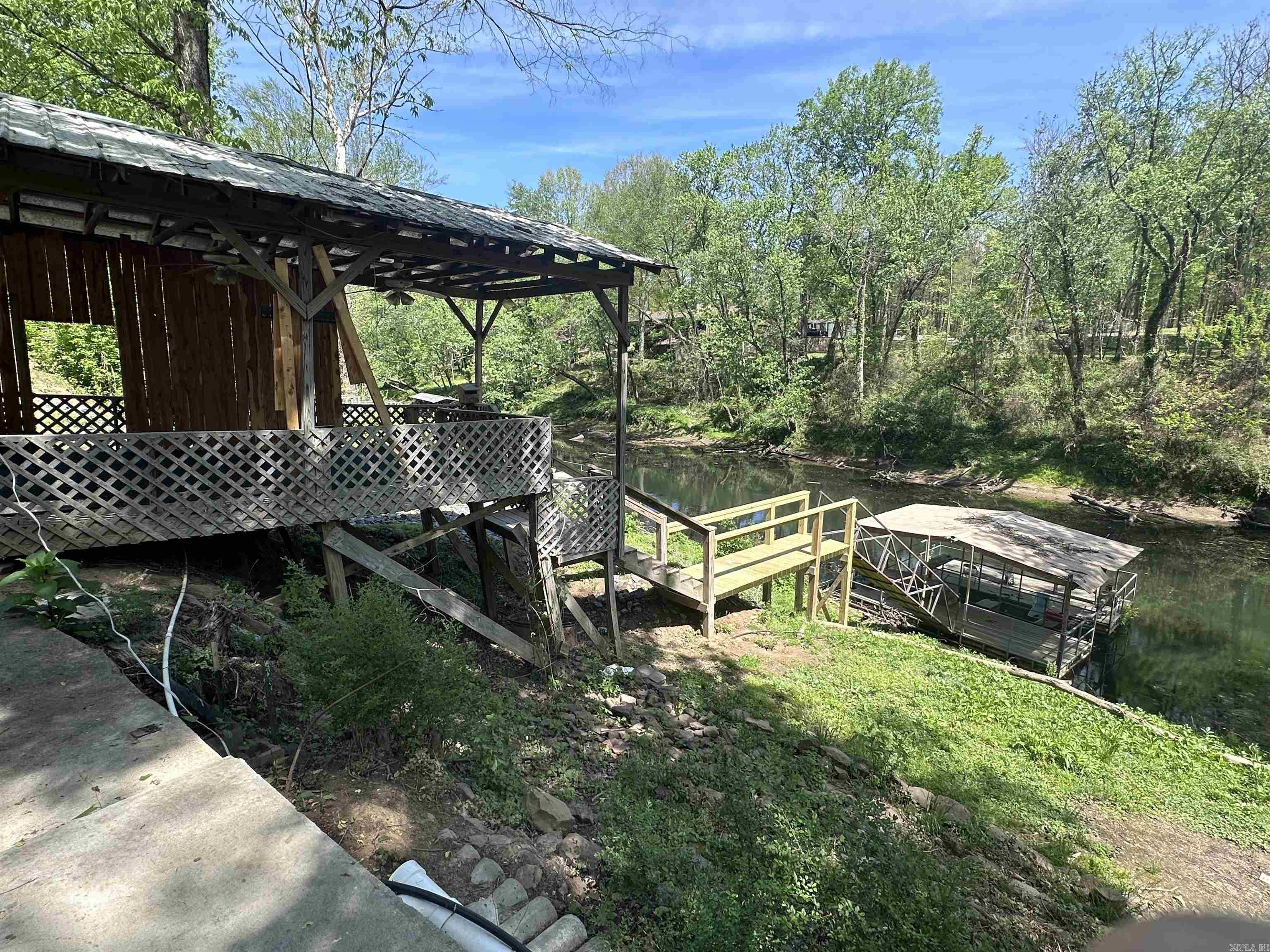 RAINBOW ISLAND - RIVER - Residential