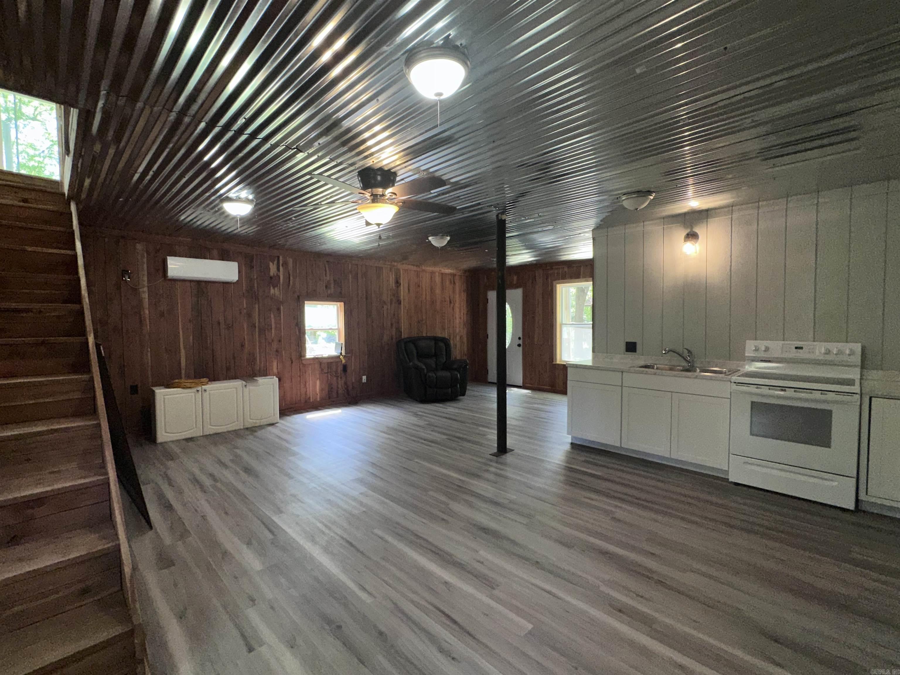 RAINBOW ISLAND - RIVER - Residential