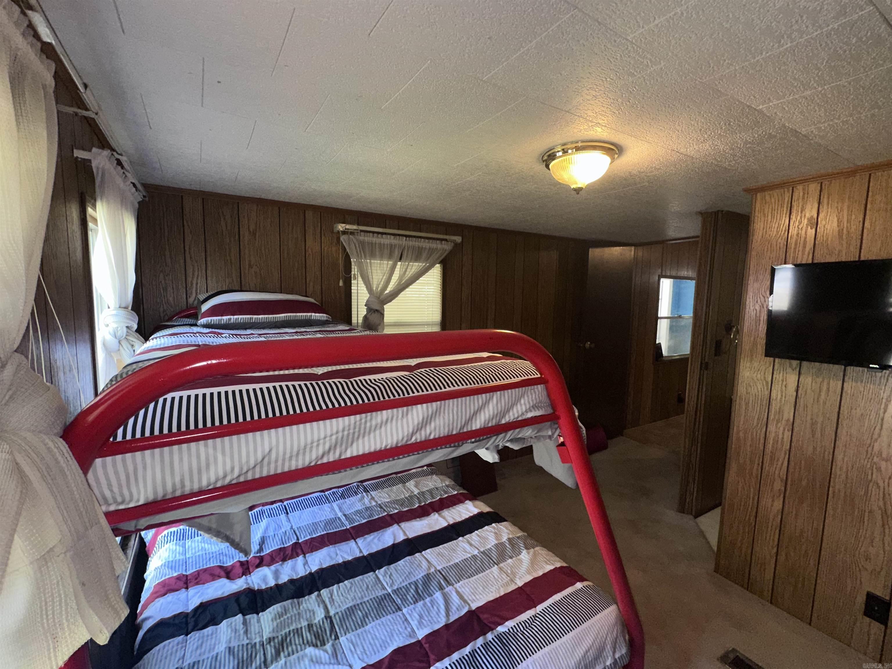 RAINBOW ISLAND - RIVER - Residential