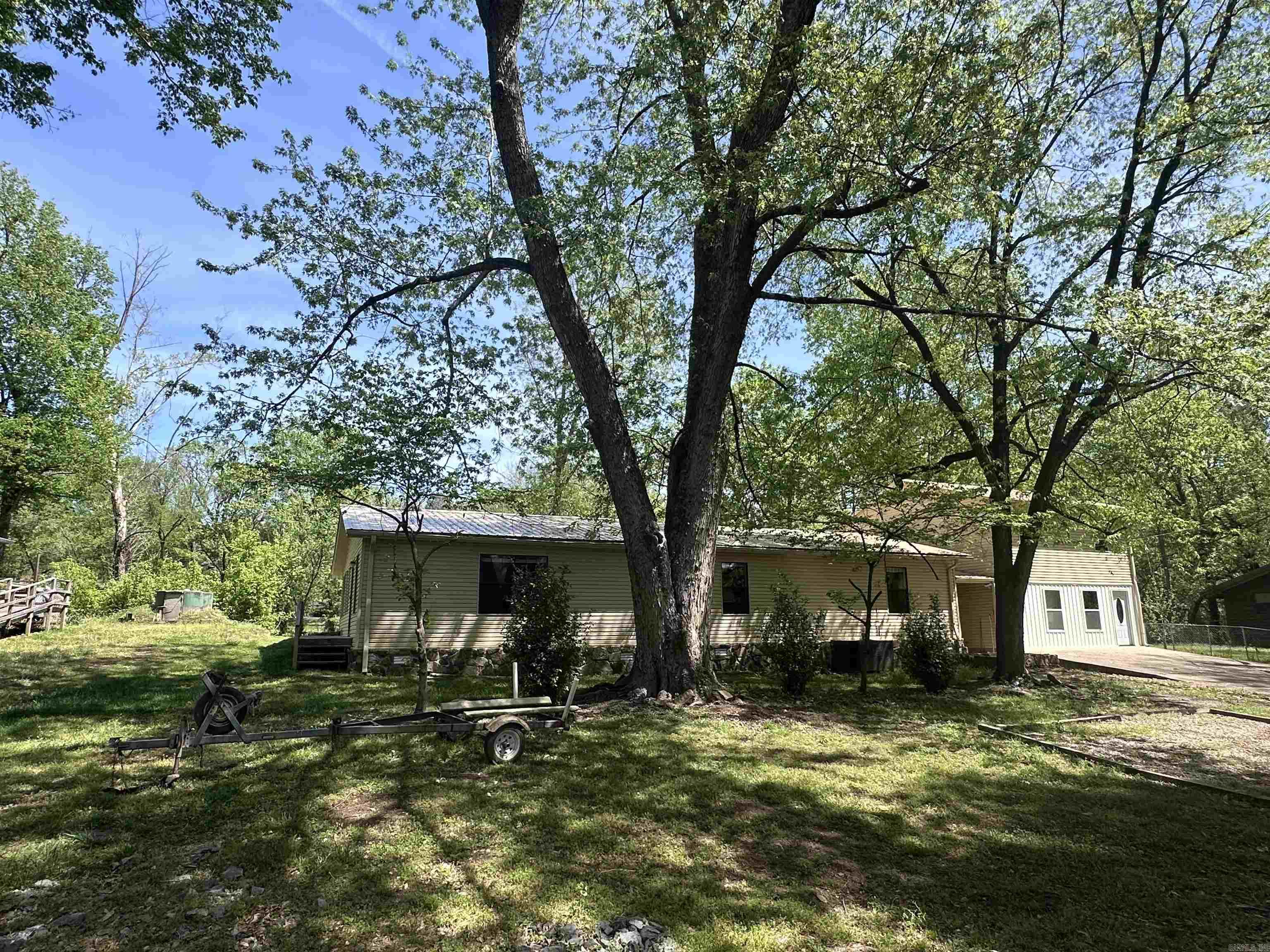 RAINBOW ISLAND - RIVER - Residential