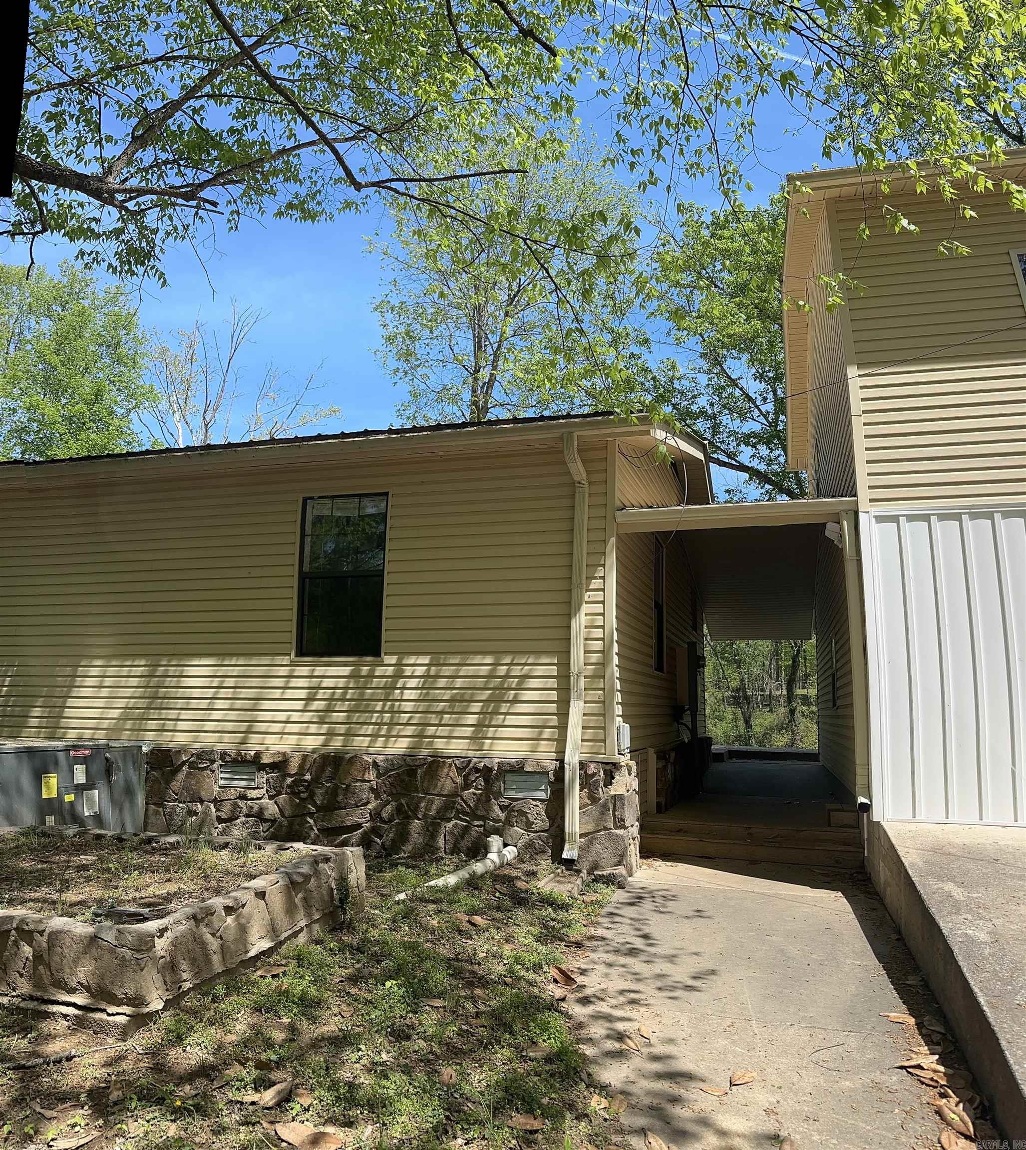 RAINBOW ISLAND - RIVER - Residential