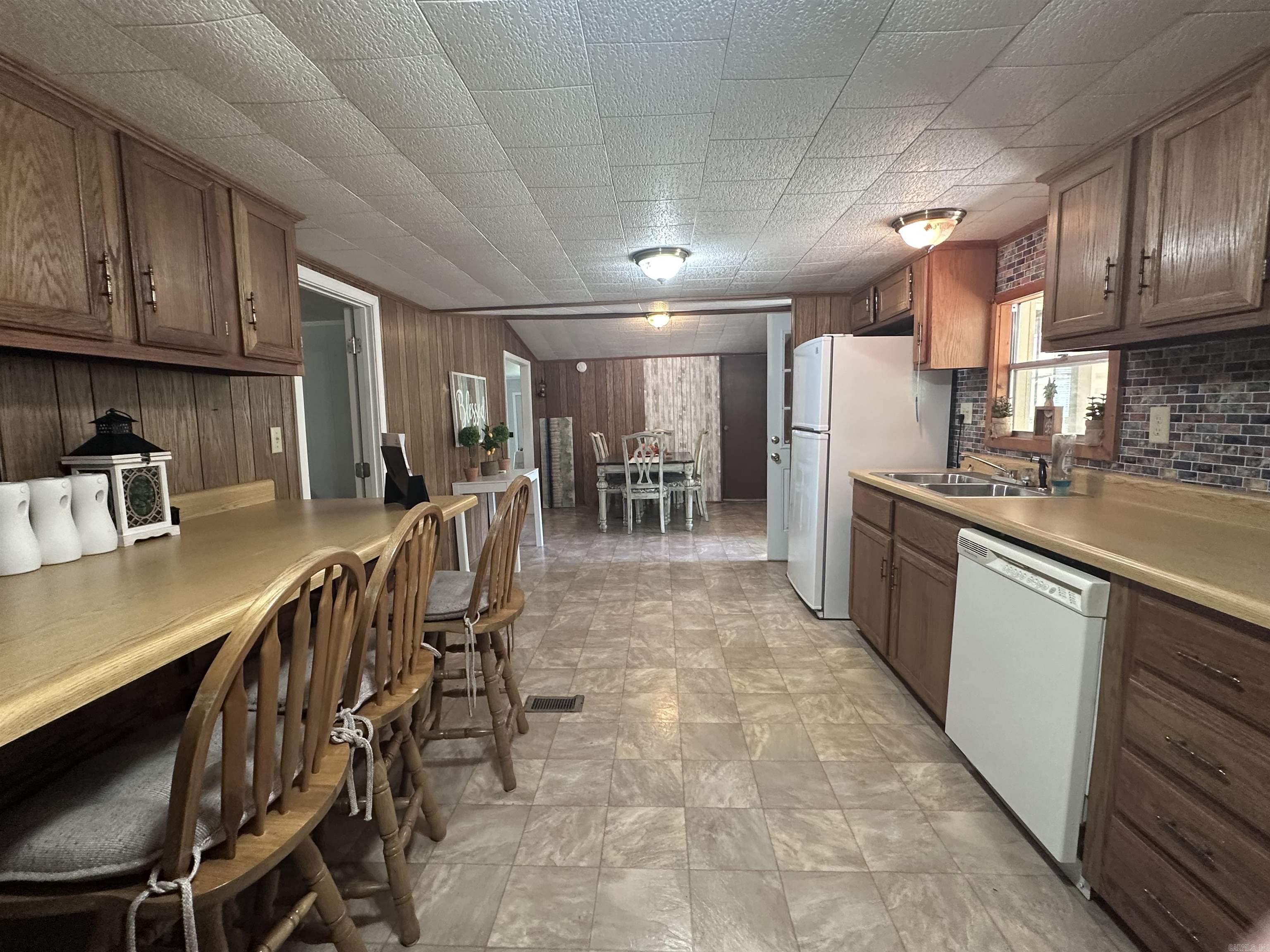 RAINBOW ISLAND - RIVER - Residential