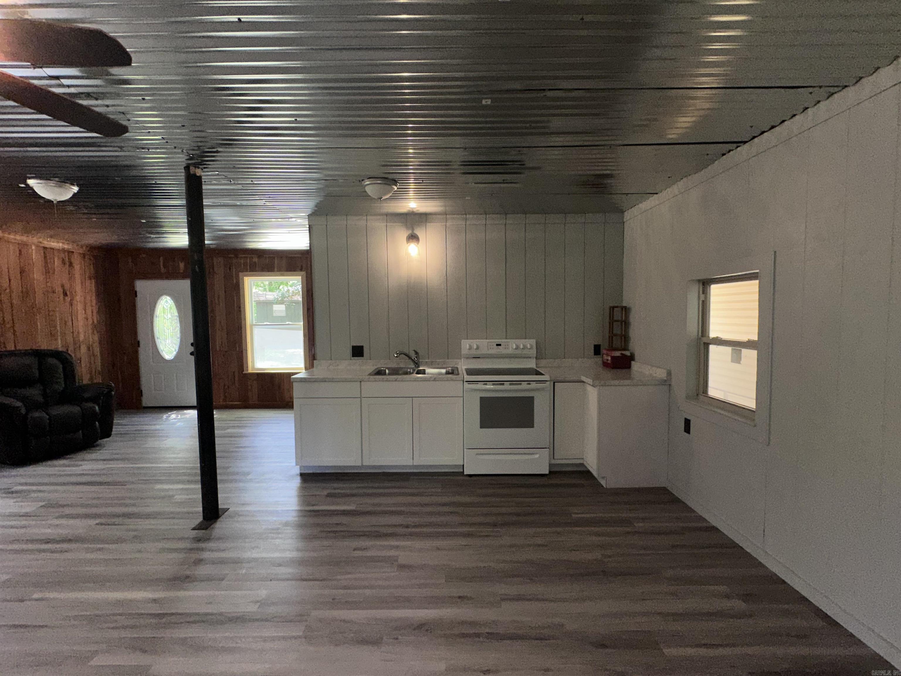 RAINBOW ISLAND - RIVER - Residential