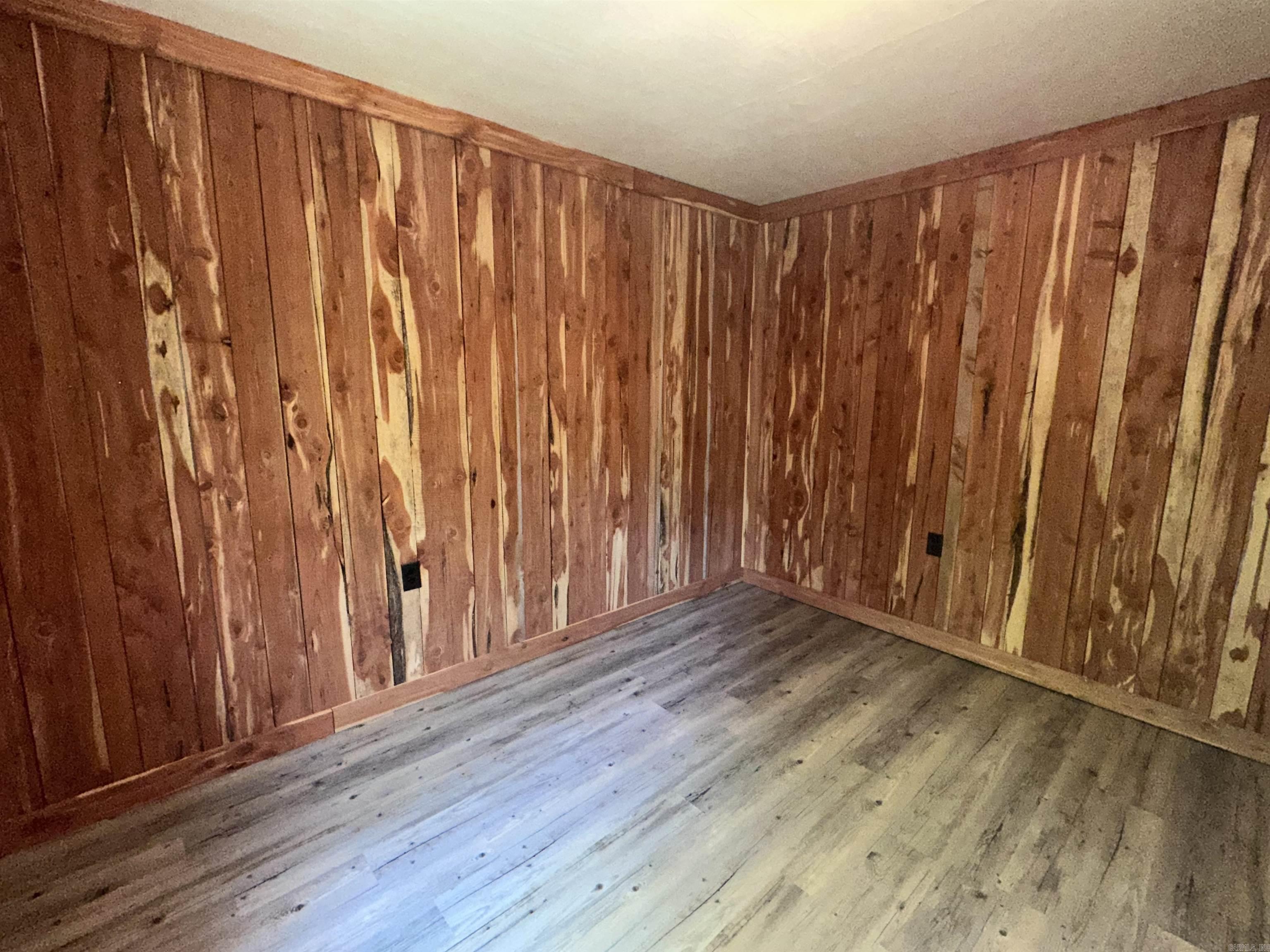 RAINBOW ISLAND - RIVER - Residential