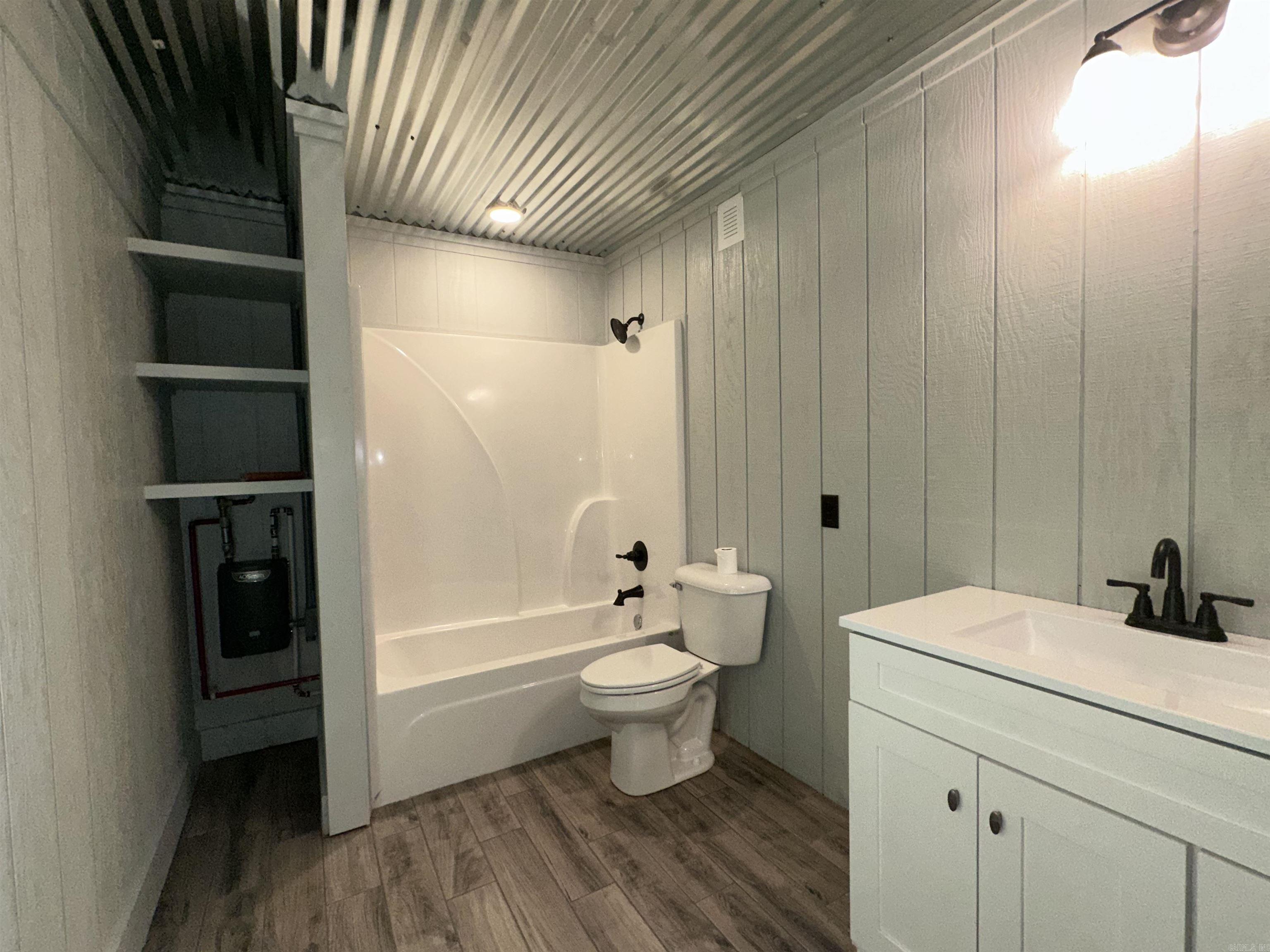 RAINBOW ISLAND - RIVER - Residential