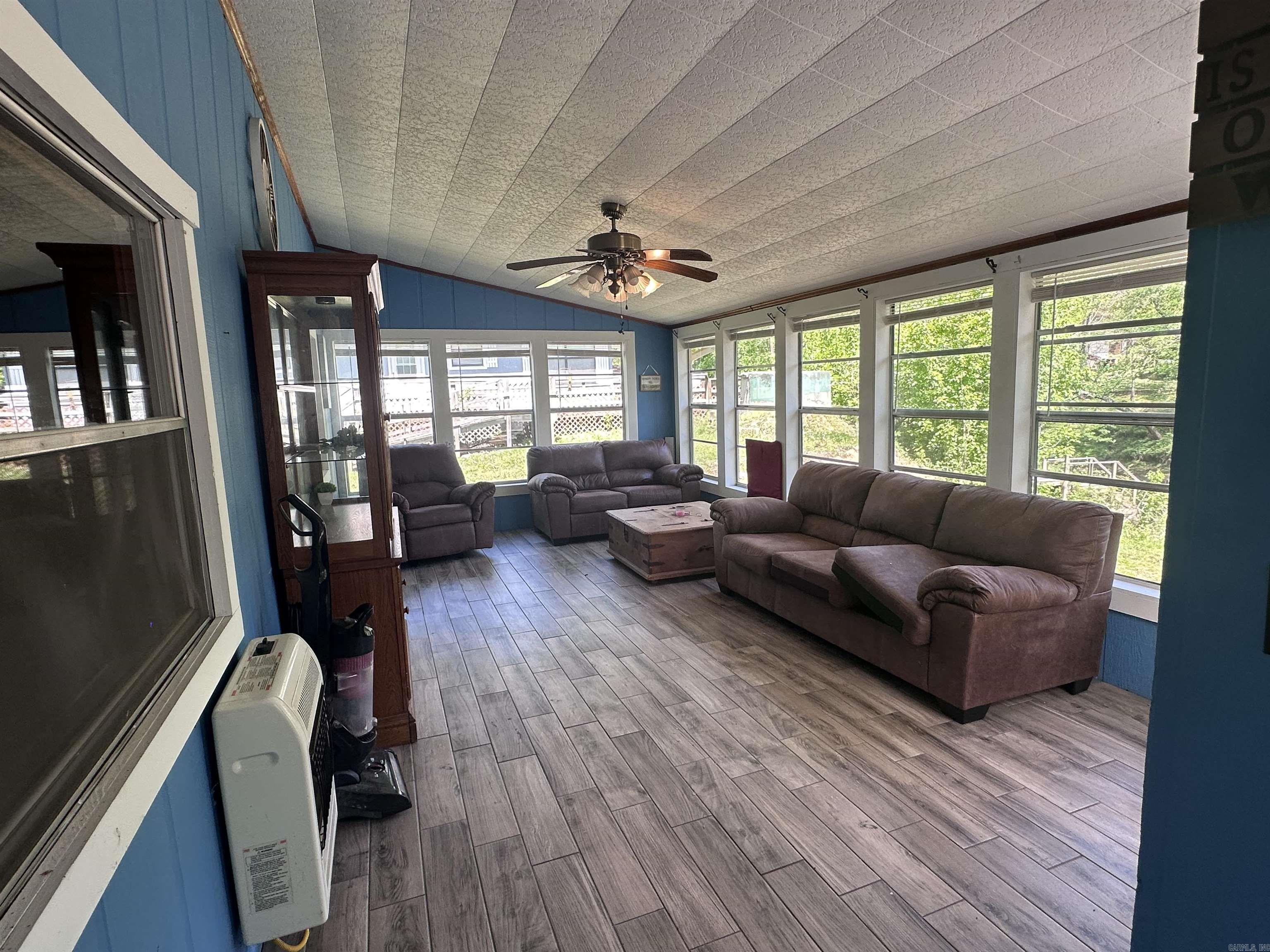 RAINBOW ISLAND - RIVER - Residential