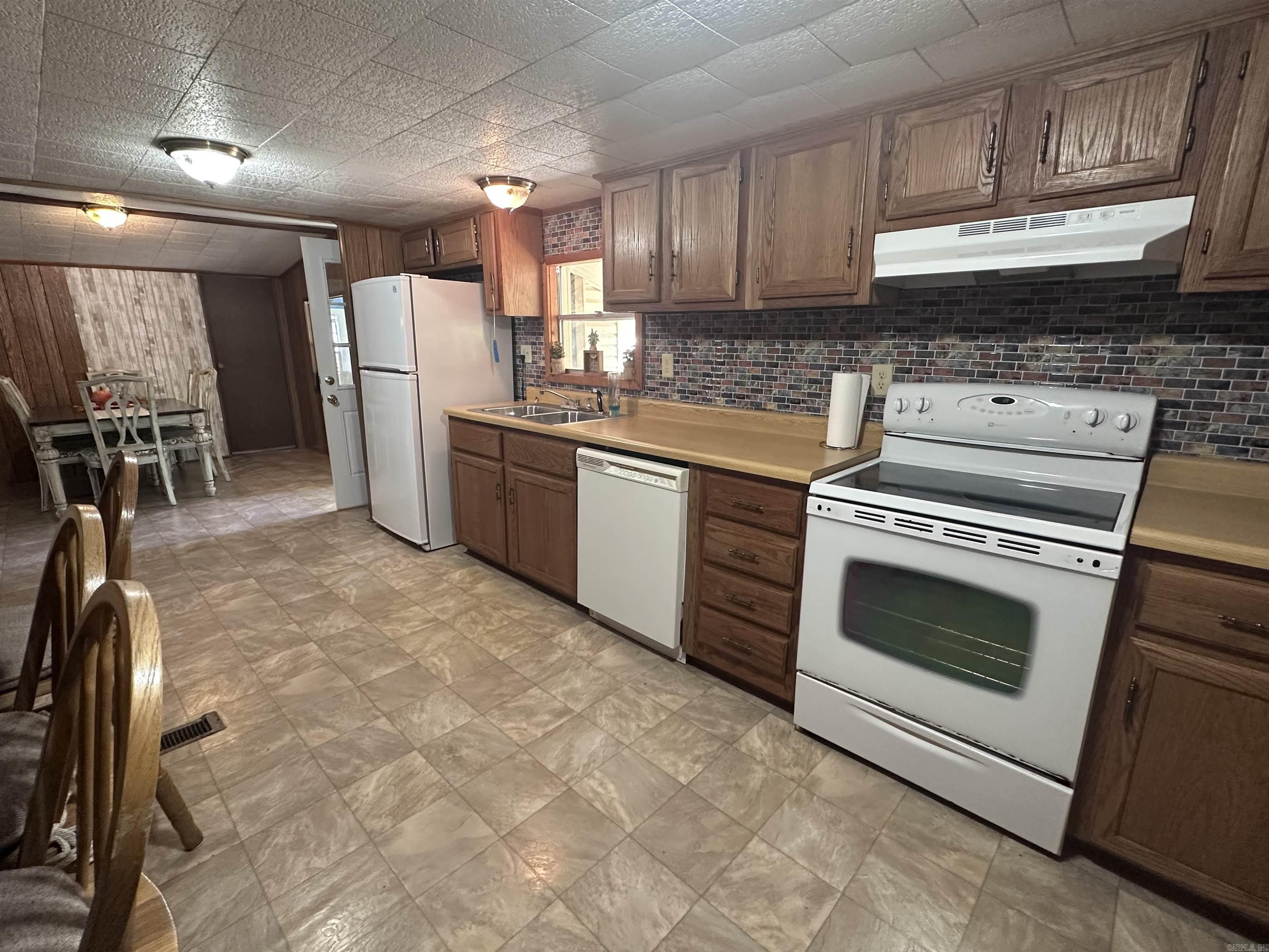 RAINBOW ISLAND - RIVER - Residential