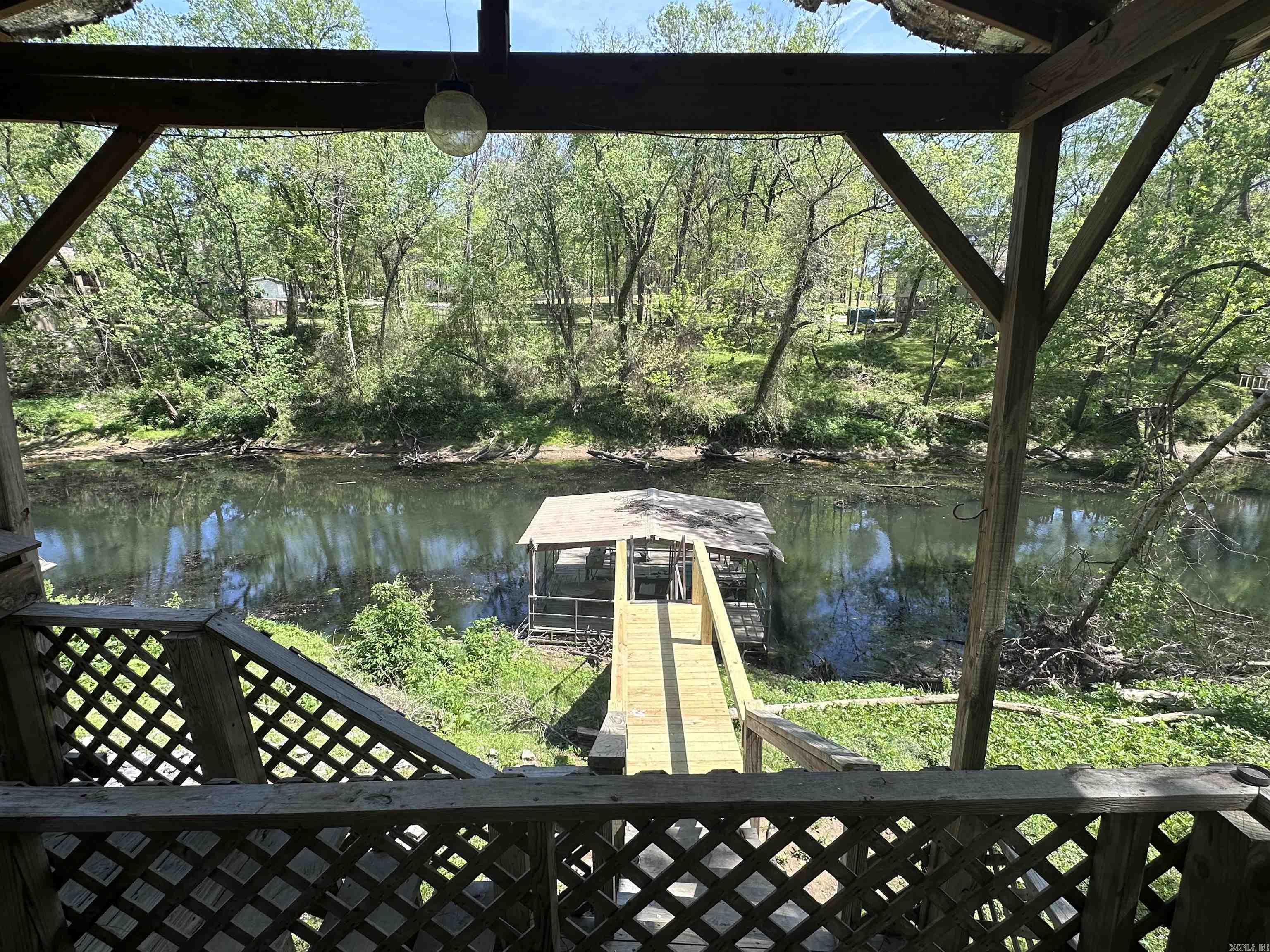 RAINBOW ISLAND - RIVER - Residential