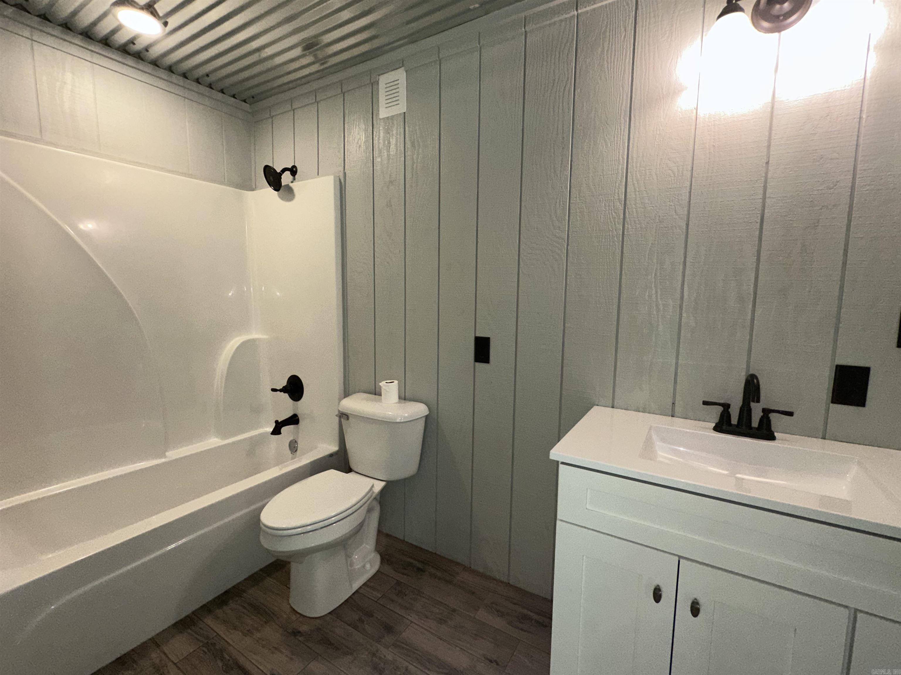 RAINBOW ISLAND - RIVER - Residential