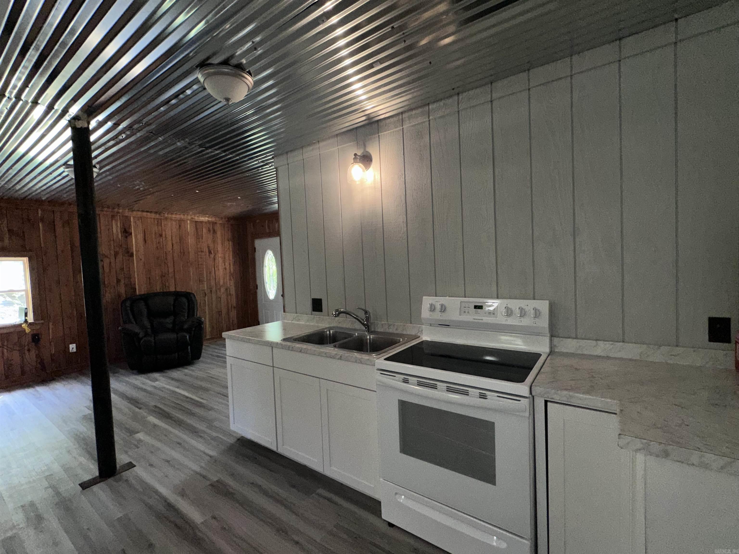 RAINBOW ISLAND - RIVER - Residential