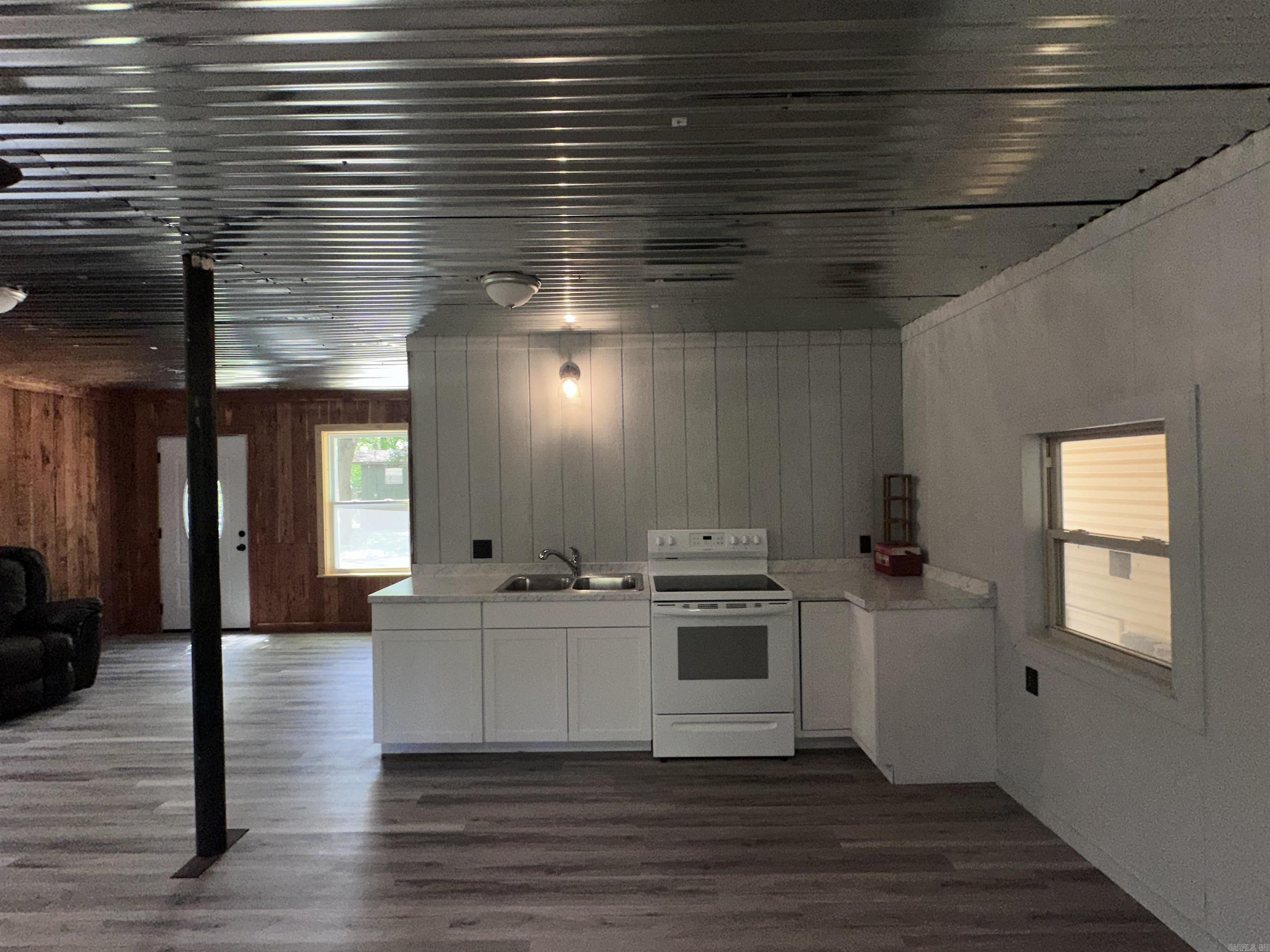 RAINBOW ISLAND - RIVER - Residential