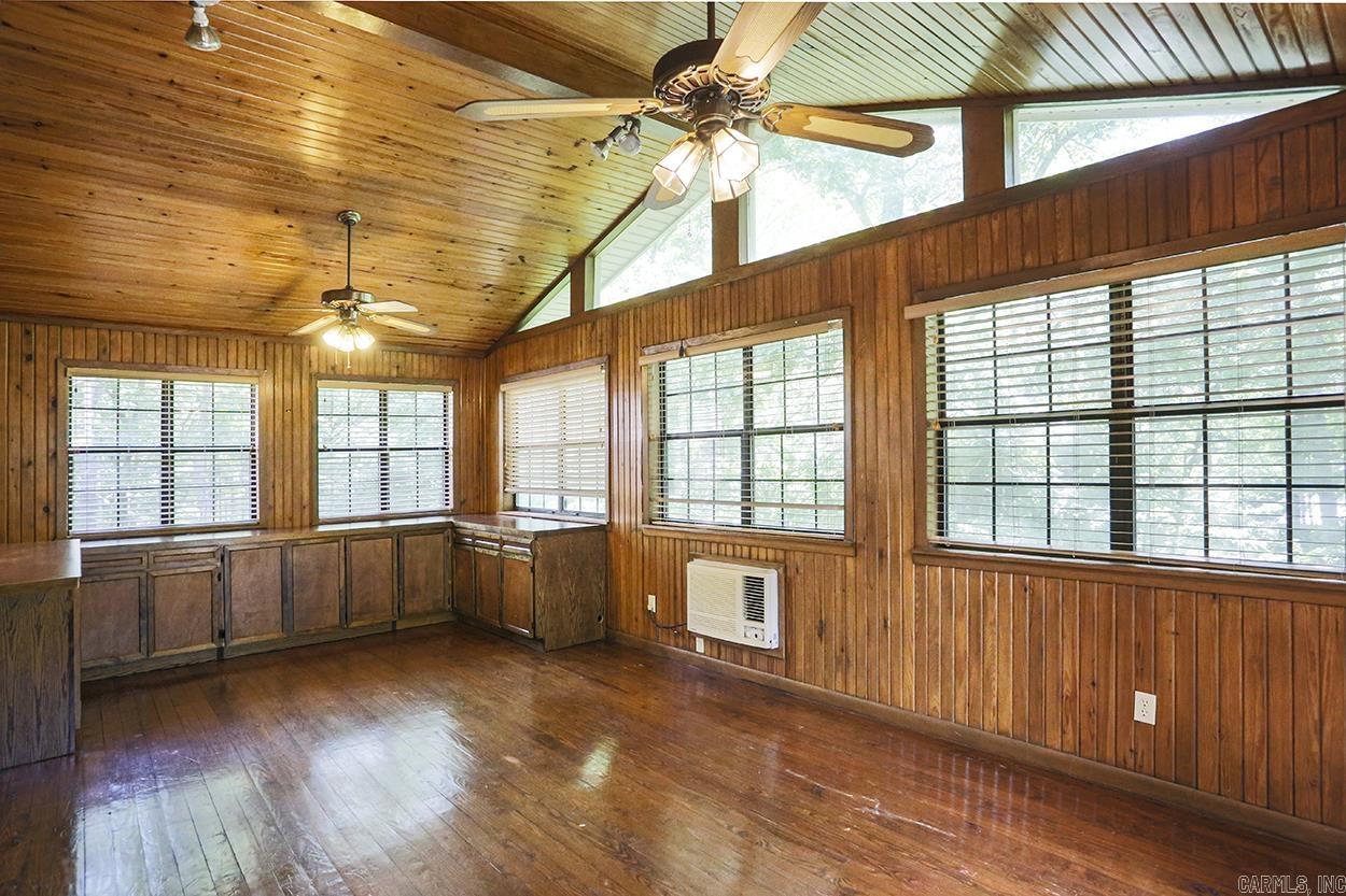 LEAWOOD MANOR - Residential
