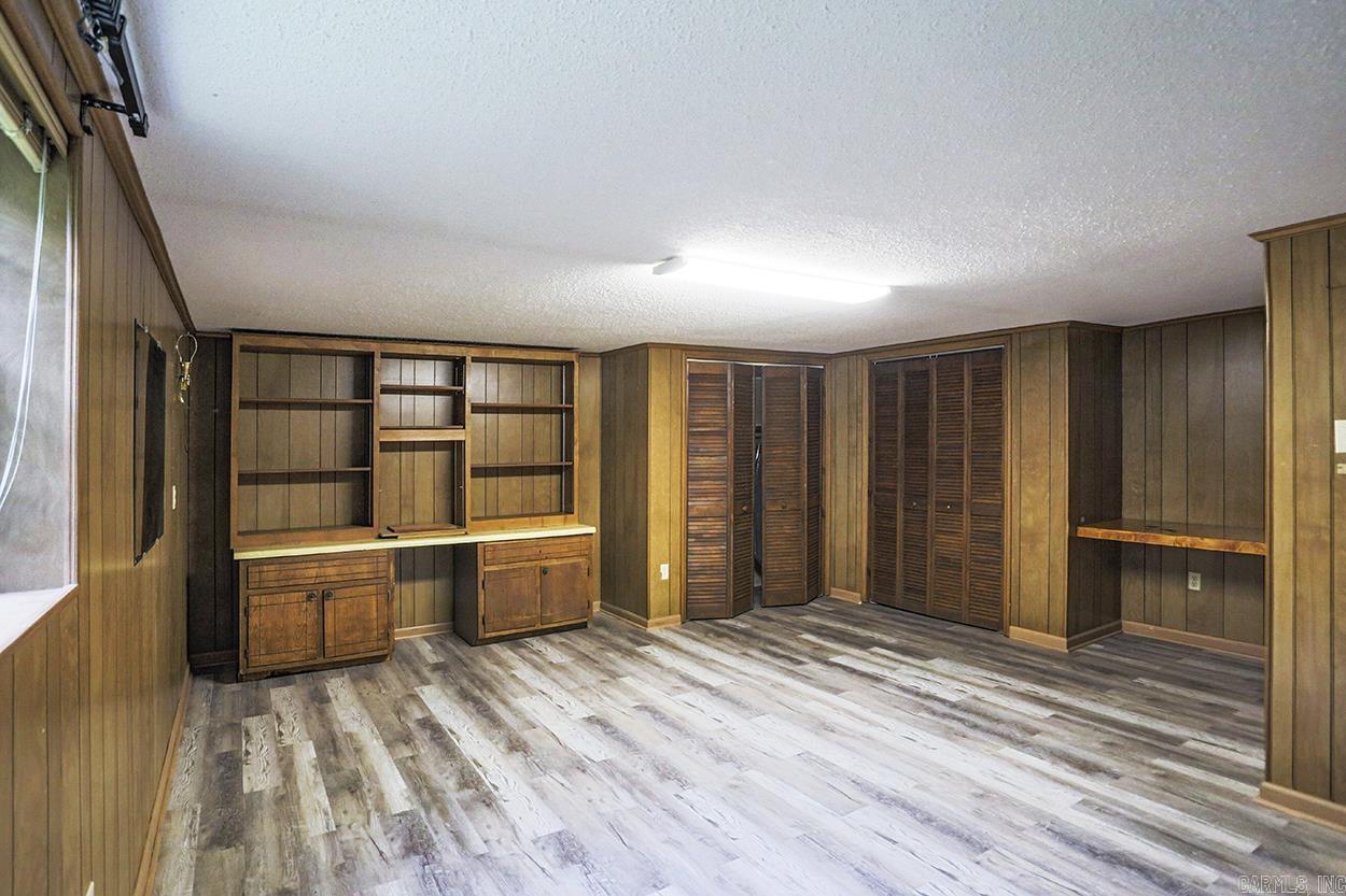 LEAWOOD MANOR - Residential