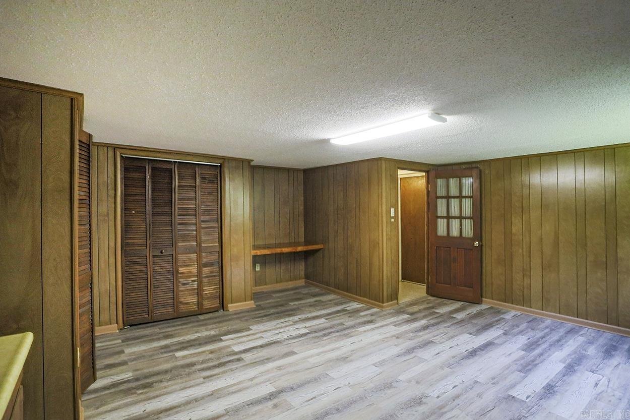 LEAWOOD MANOR - Residential