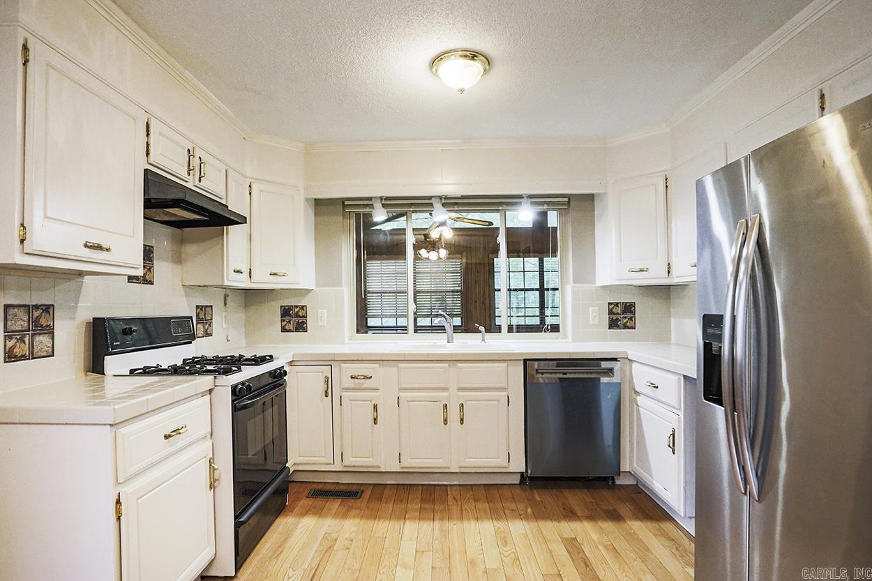 LEAWOOD MANOR - Residential