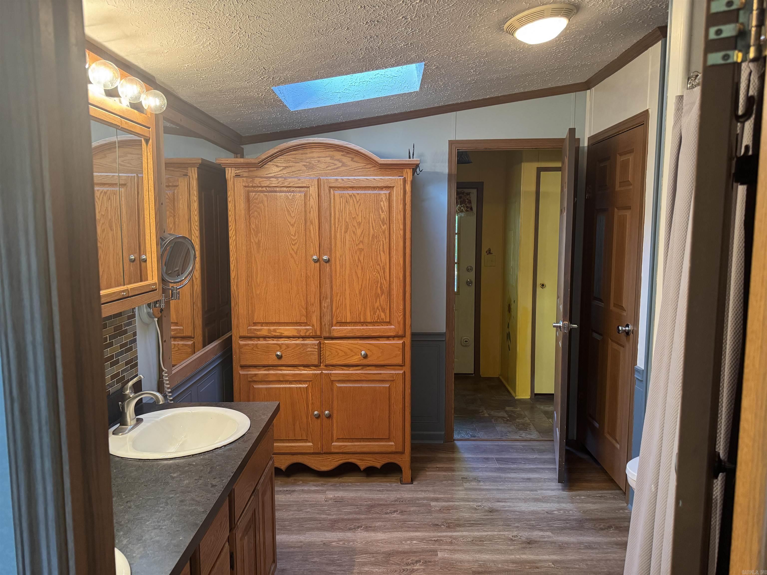 LONSDALE, TOWN OF - Residential