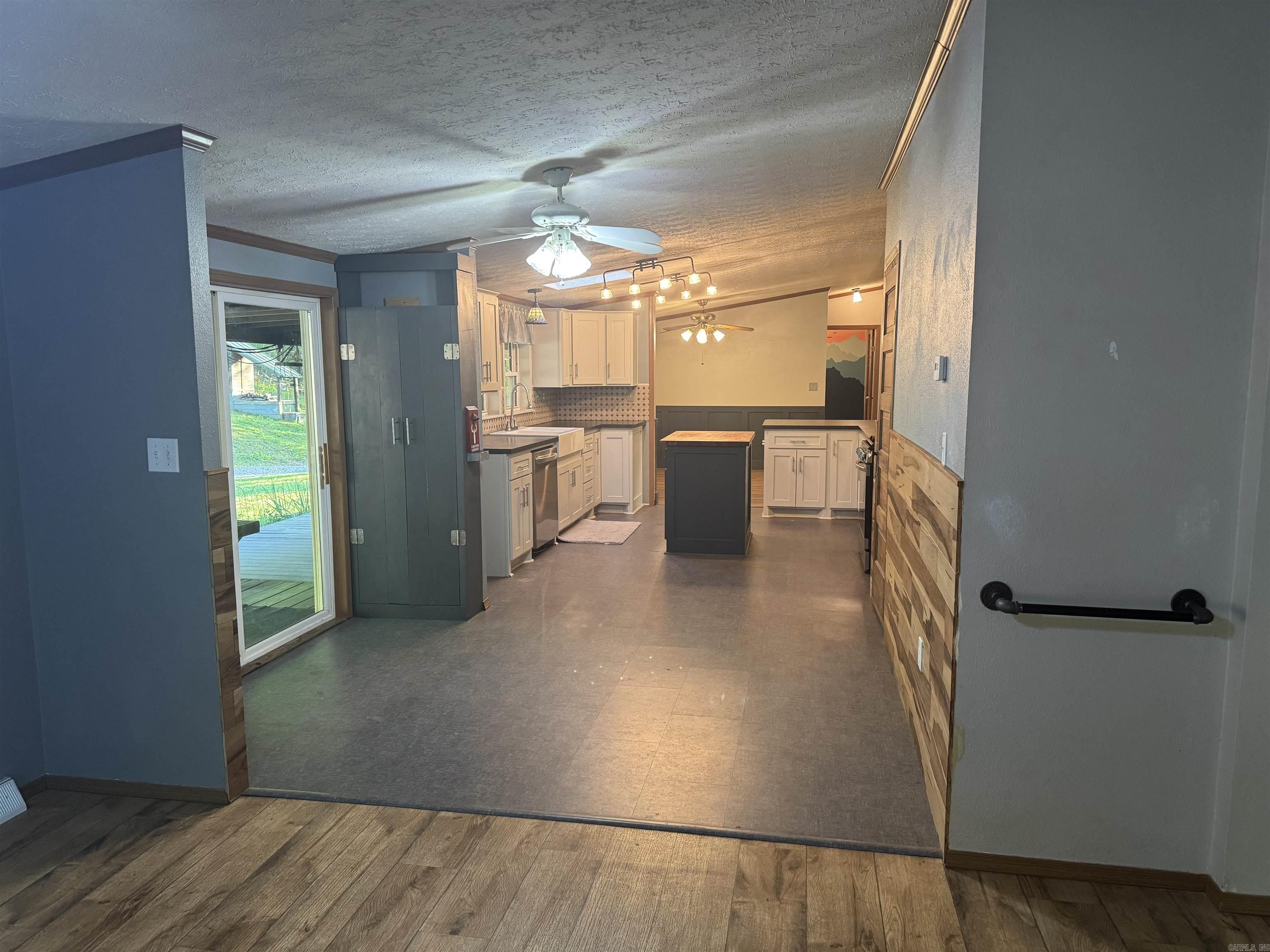 LONSDALE, TOWN OF - Residential