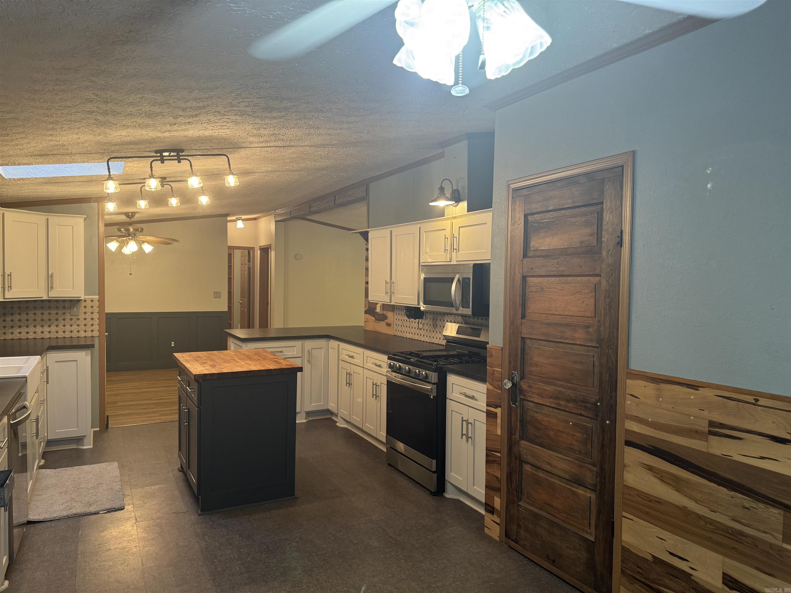 LONSDALE, TOWN OF - Residential