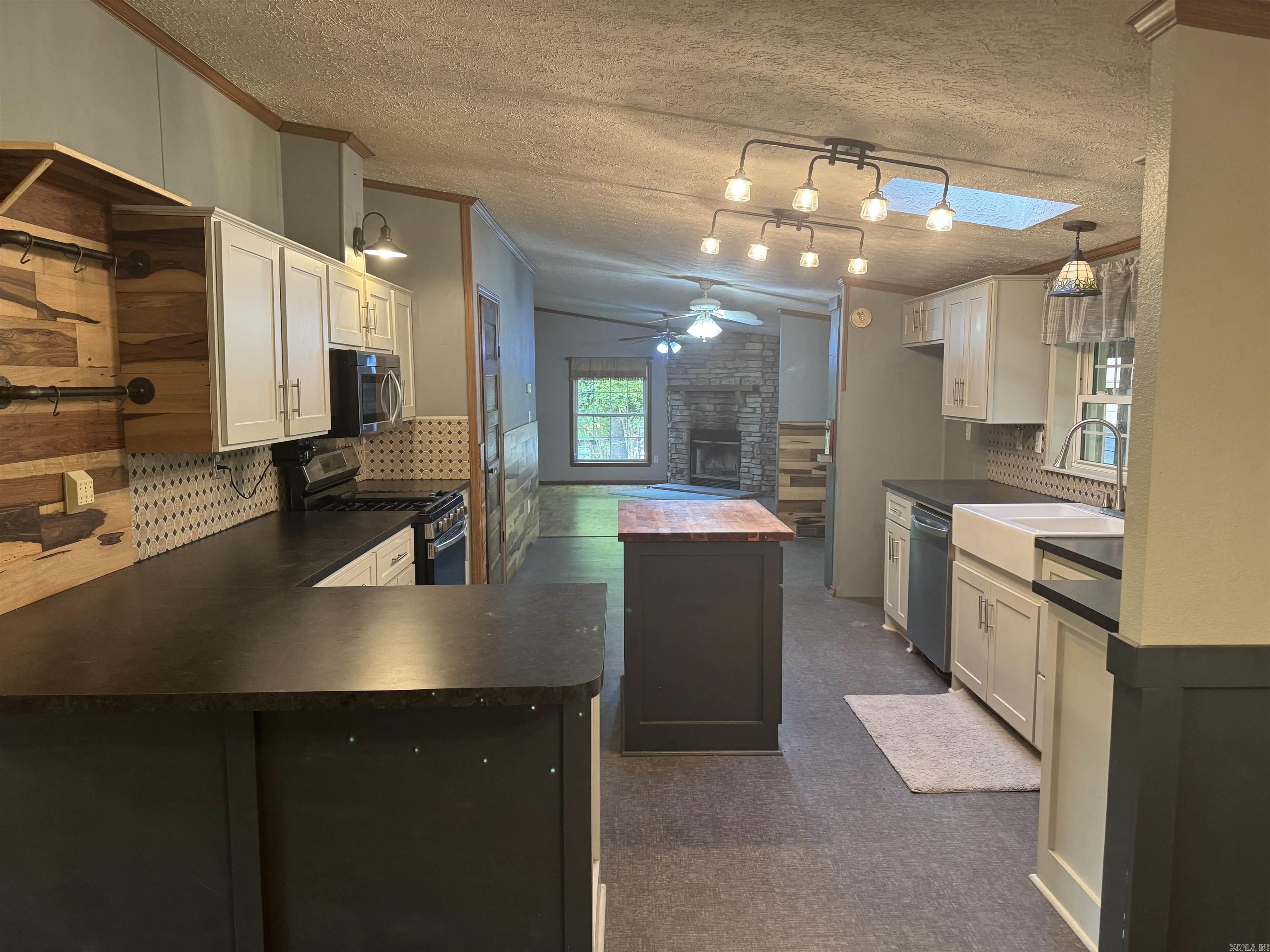 LONSDALE, TOWN OF - Residential