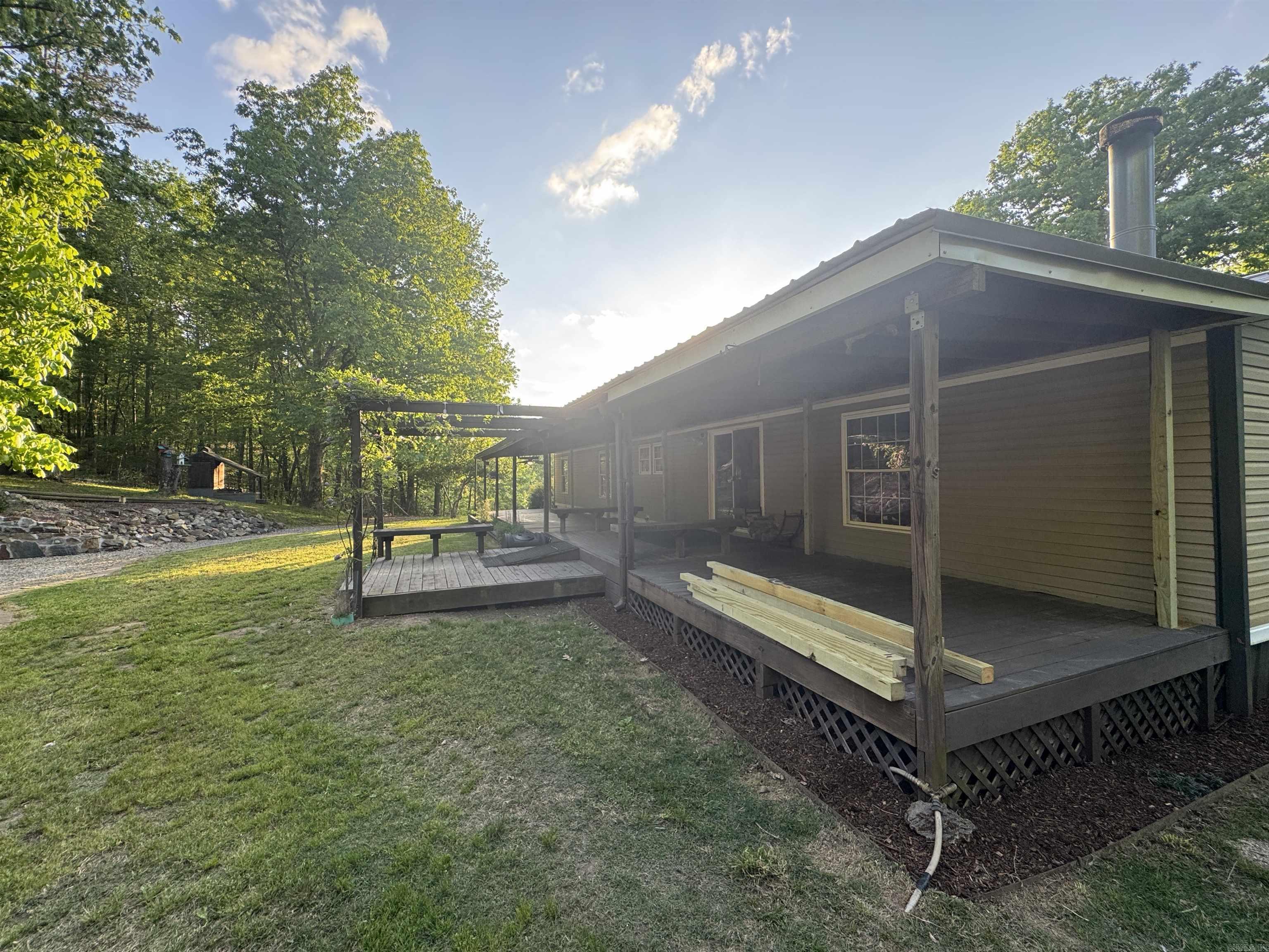 LONSDALE, TOWN OF - Residential