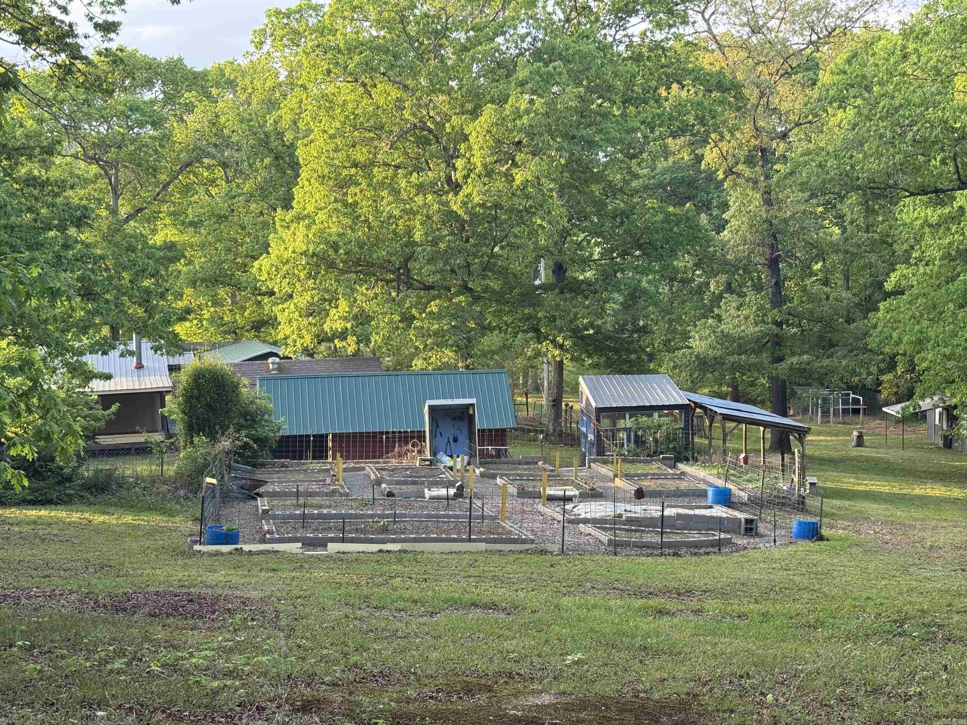 LONSDALE, TOWN OF - Residential