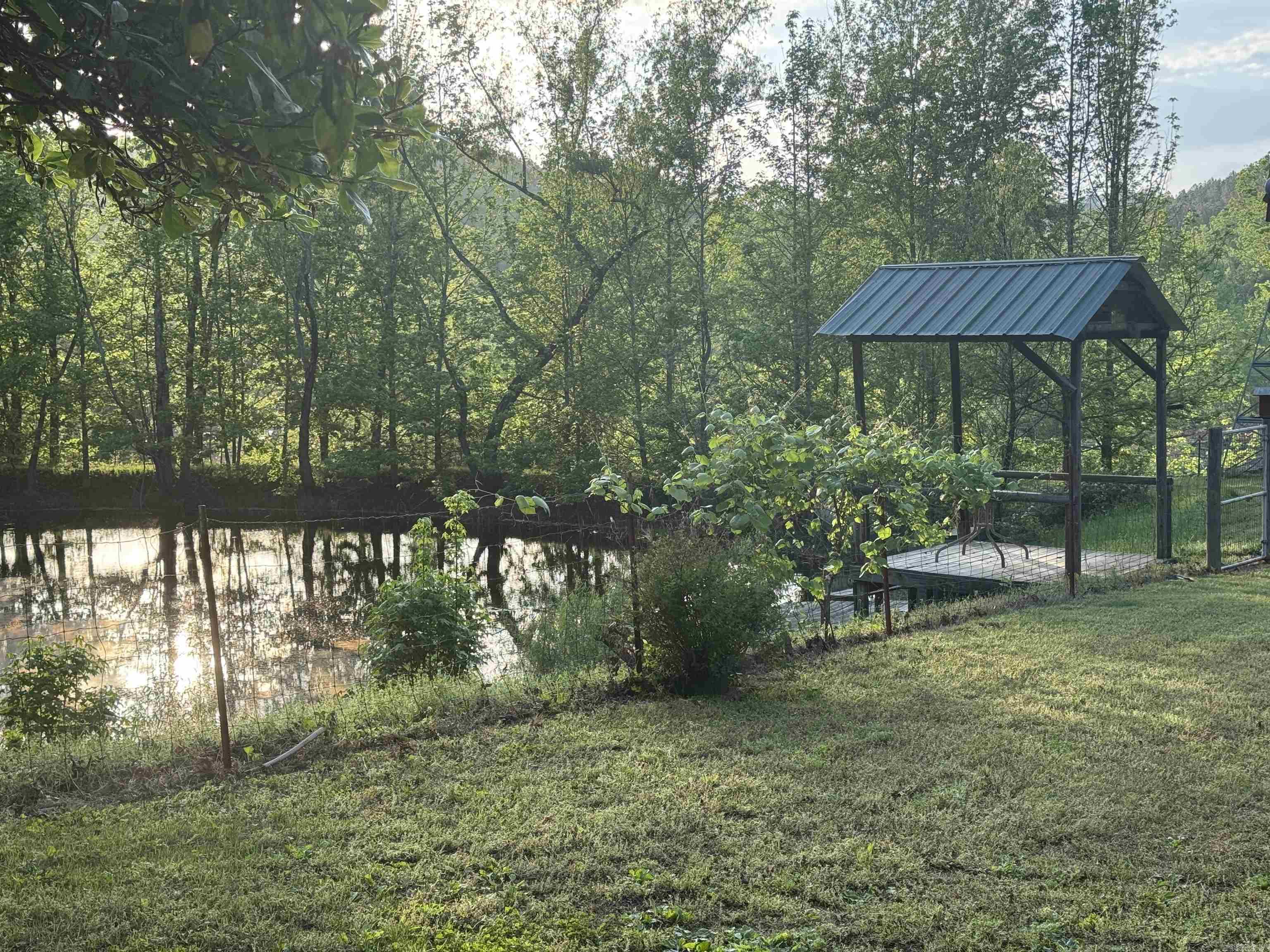 LONSDALE, TOWN OF - Residential