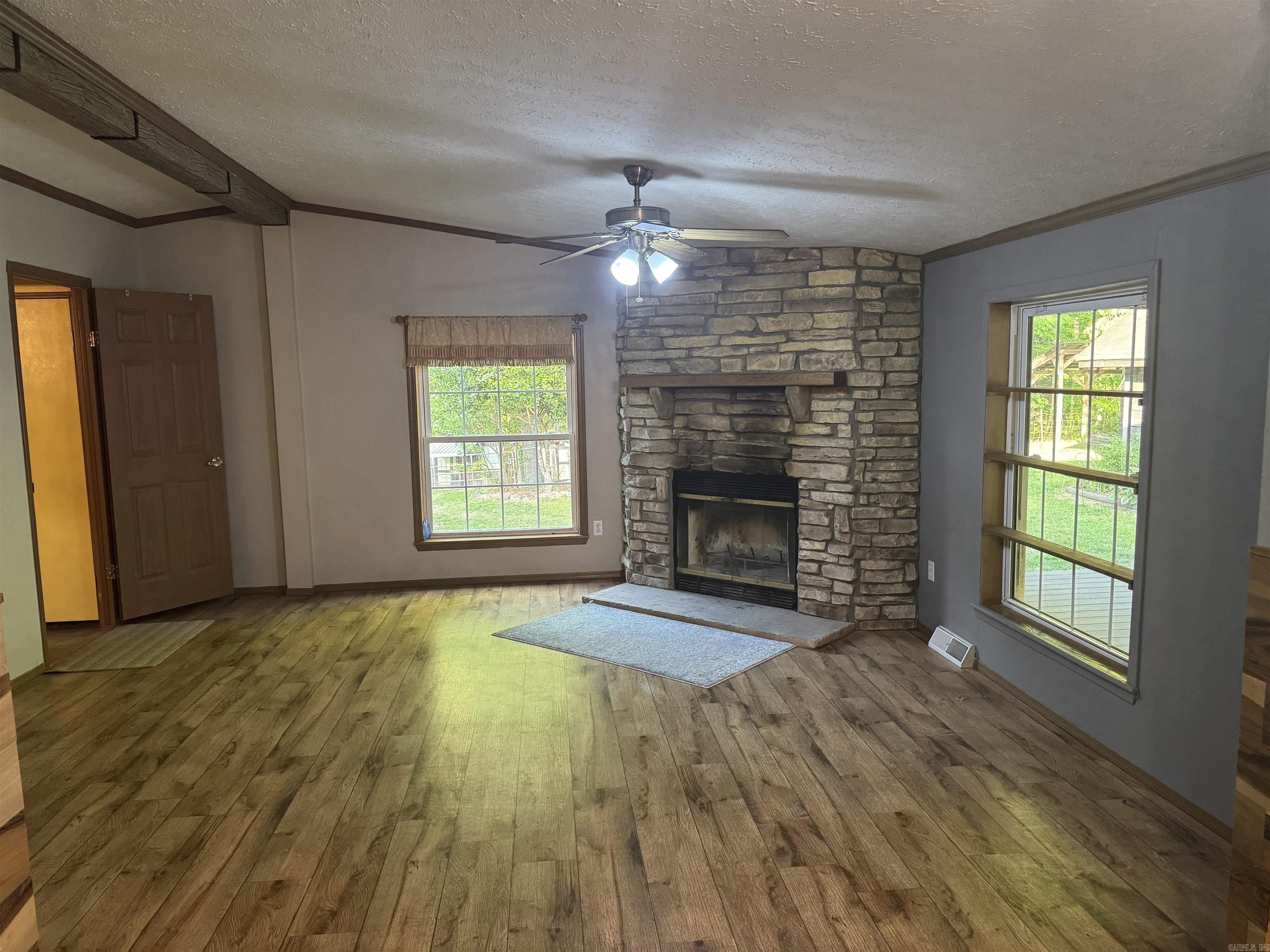 LONSDALE, TOWN OF - Residential